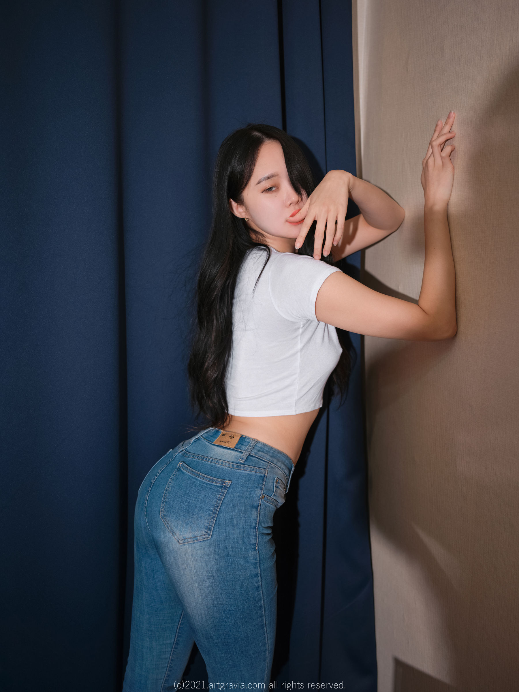 [ARTGRAVIA] VOL.244 Inah – 紧身牛仔裤的诱惑 [32P]-66COS