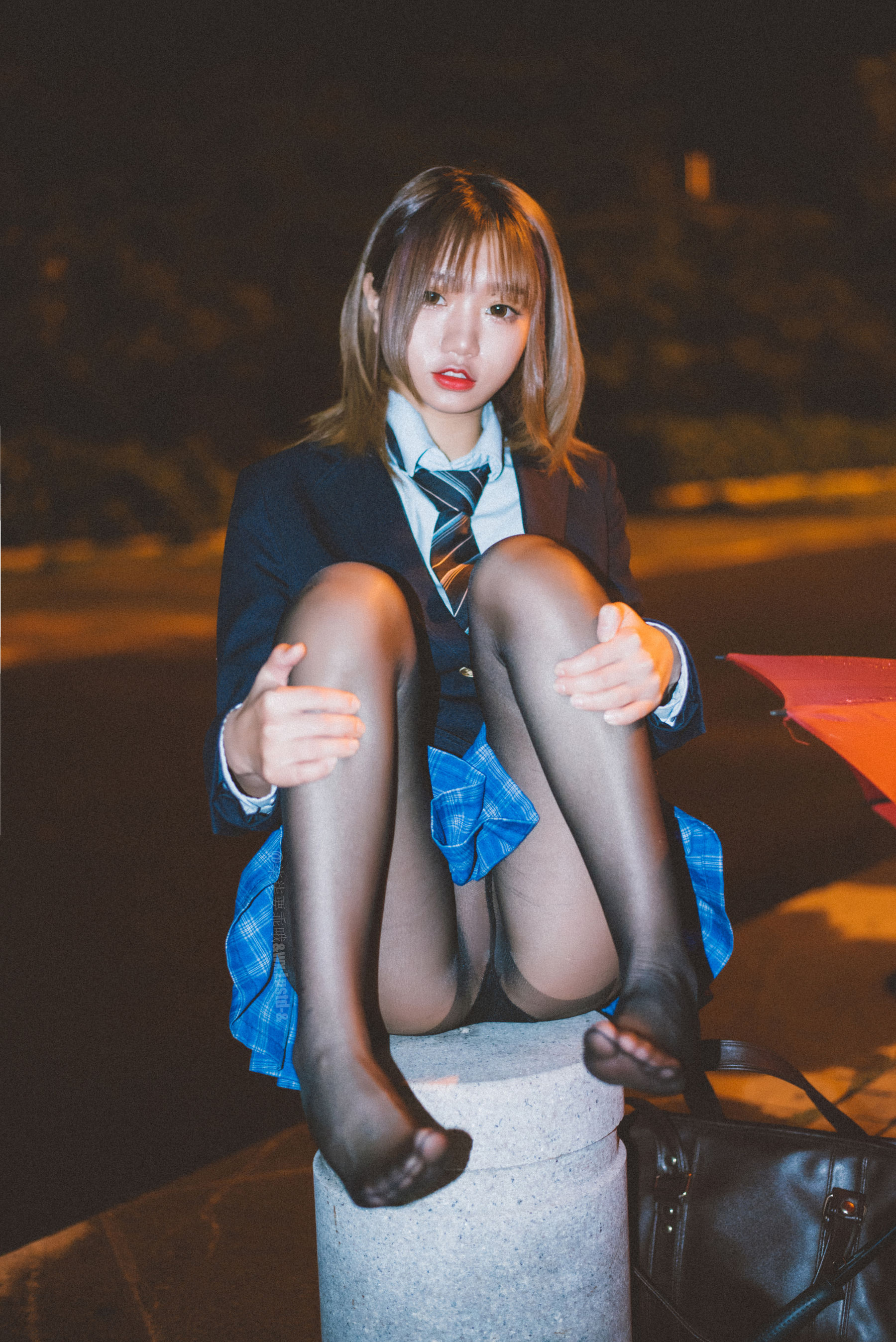 动漫博主柒柒要乖哦 – 深夜公园JK [36P]-66COS