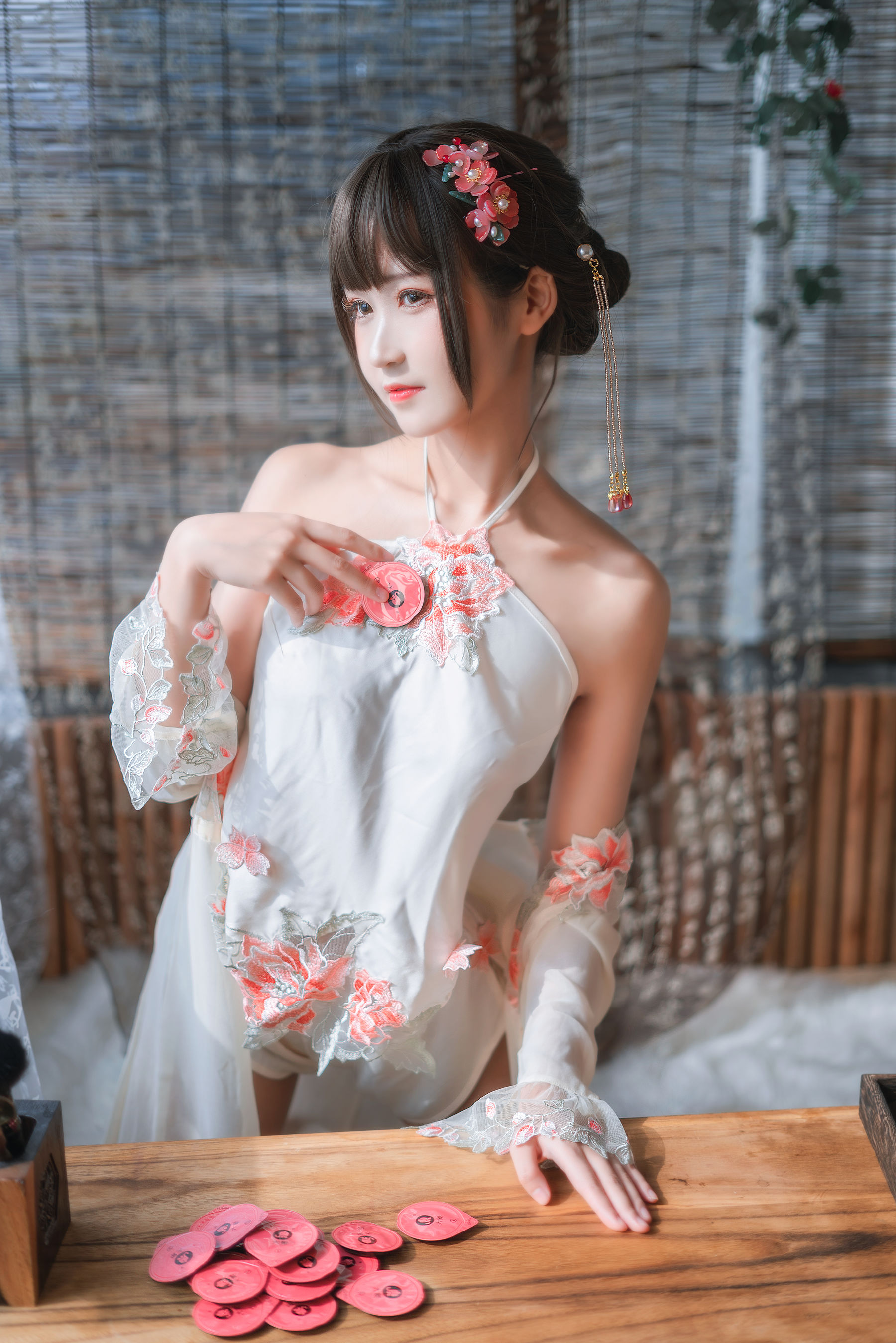 微博妹子三度_69 – 肚兜 [28P]-66COS