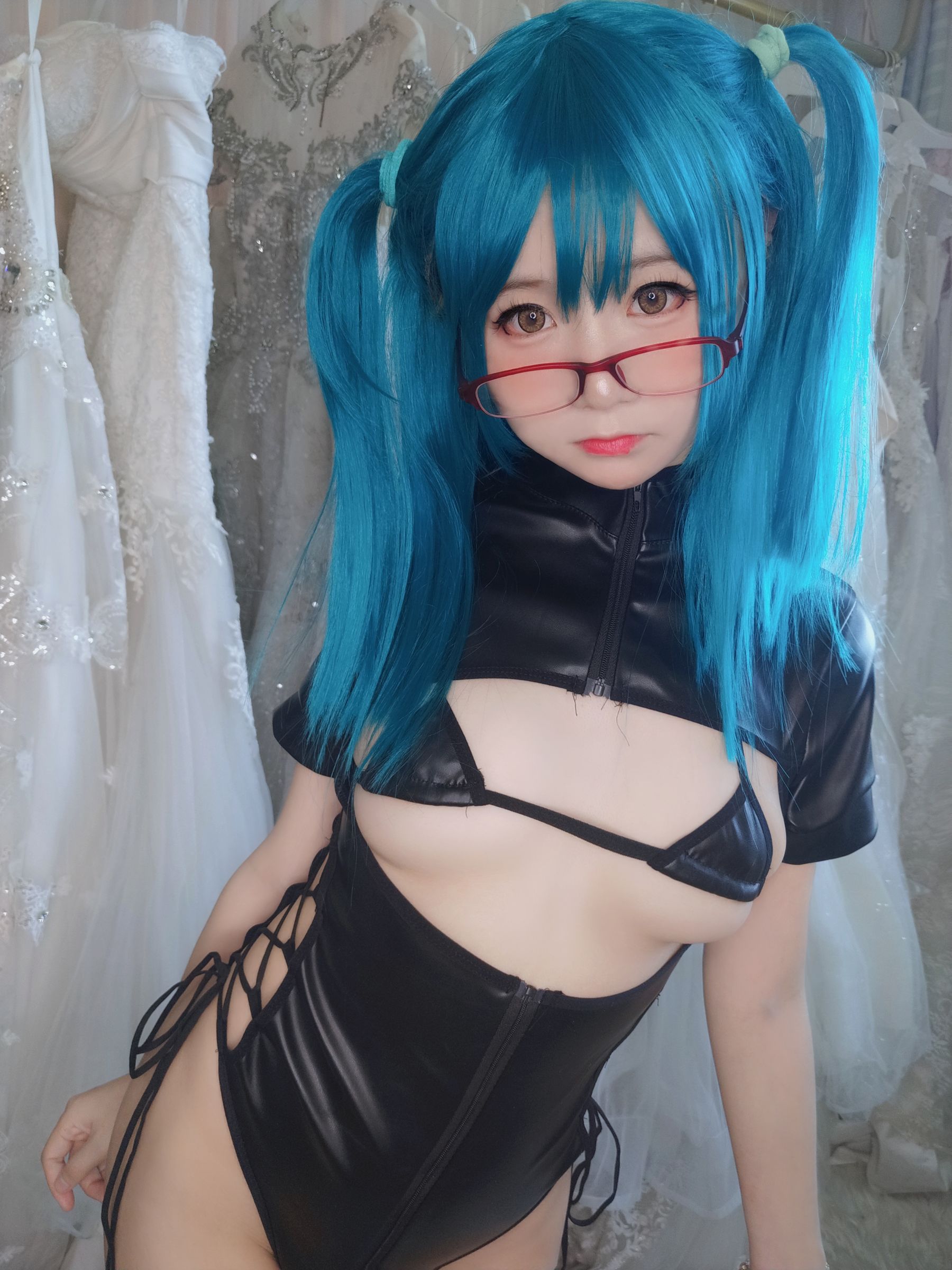 萌妹子Coser摇摇乐yoyo fantia 皮衣少女 [56P]-66COS
