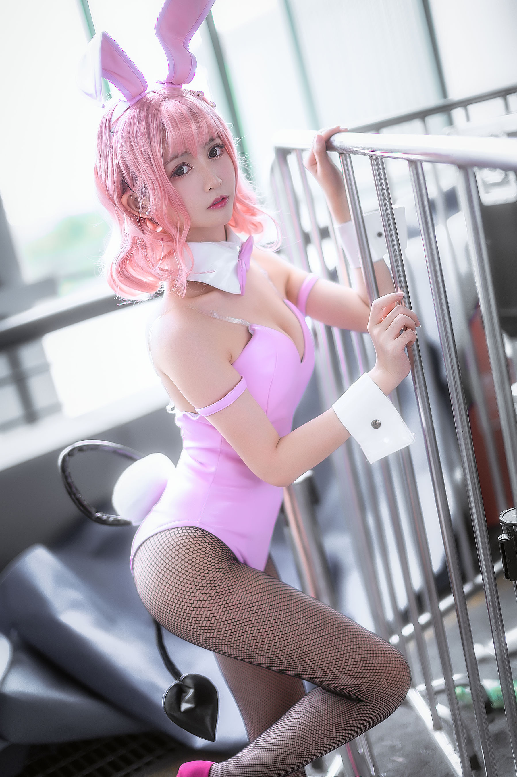 超人气Coser鳗鱼霏儿 粉红兔女郎 [18P]-66COS