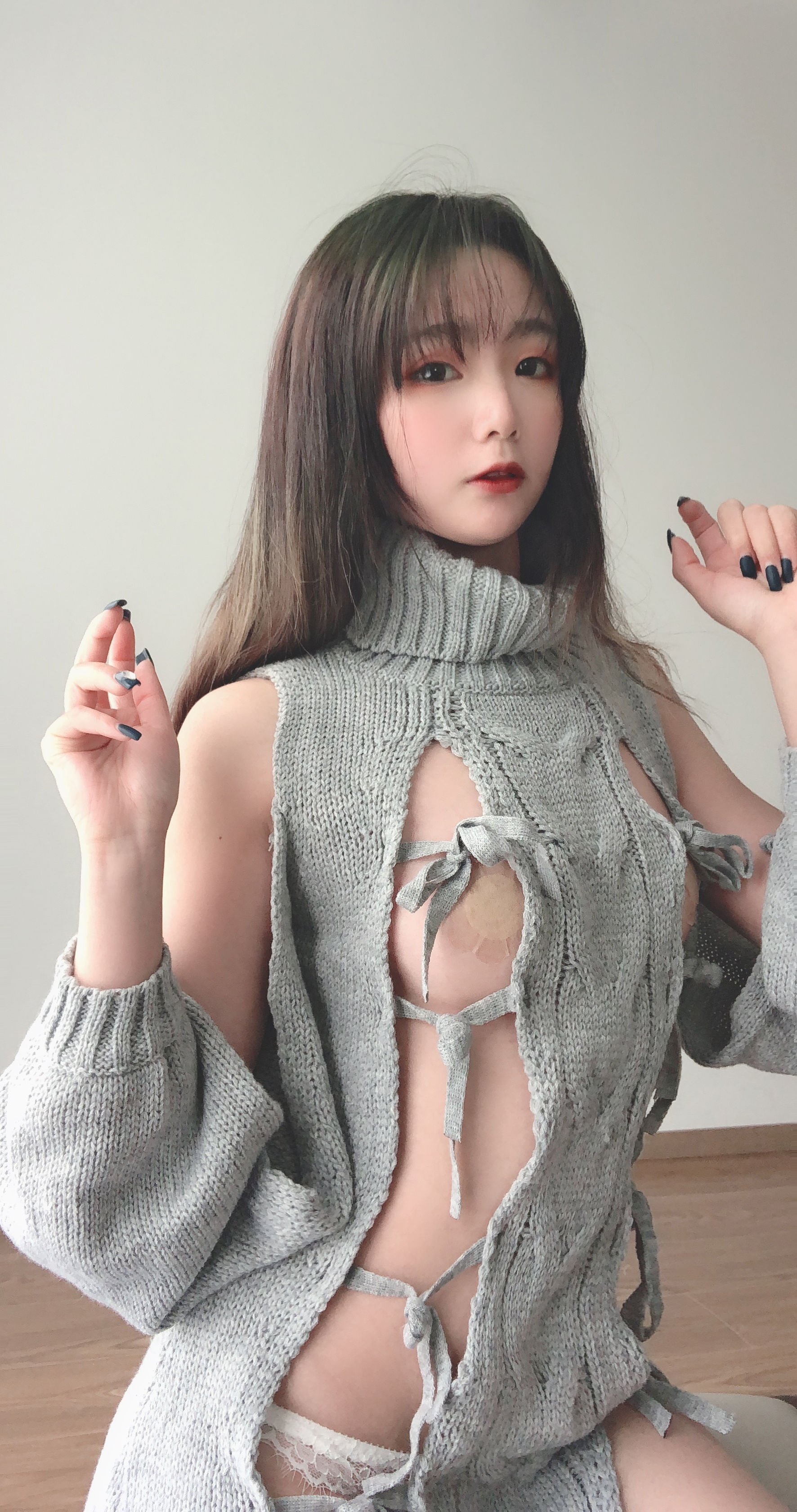 萌妹是青水 露背毛衣 [14P]-66COS