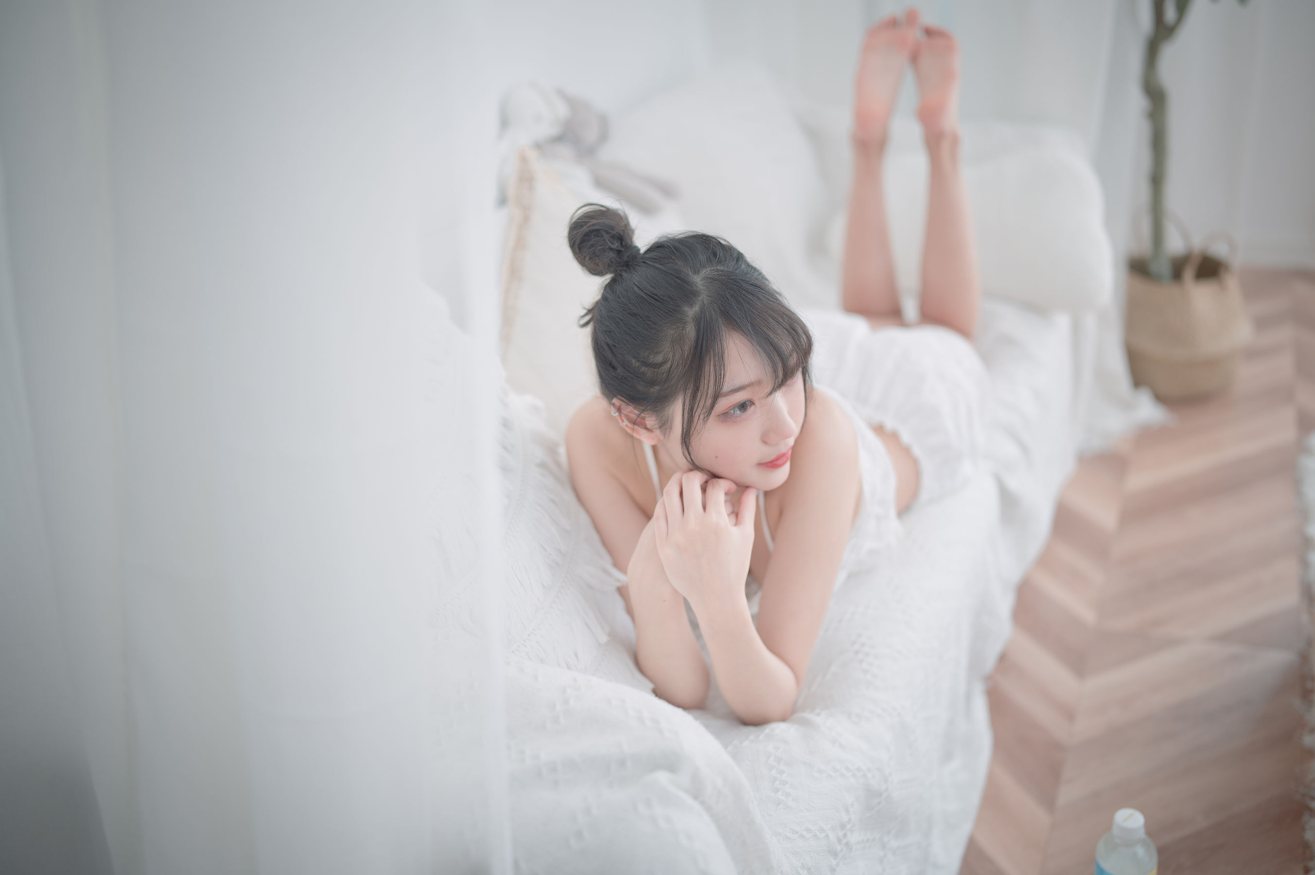 周叽是可爱兔兔 – 白色睡衣 [20P]-66COS