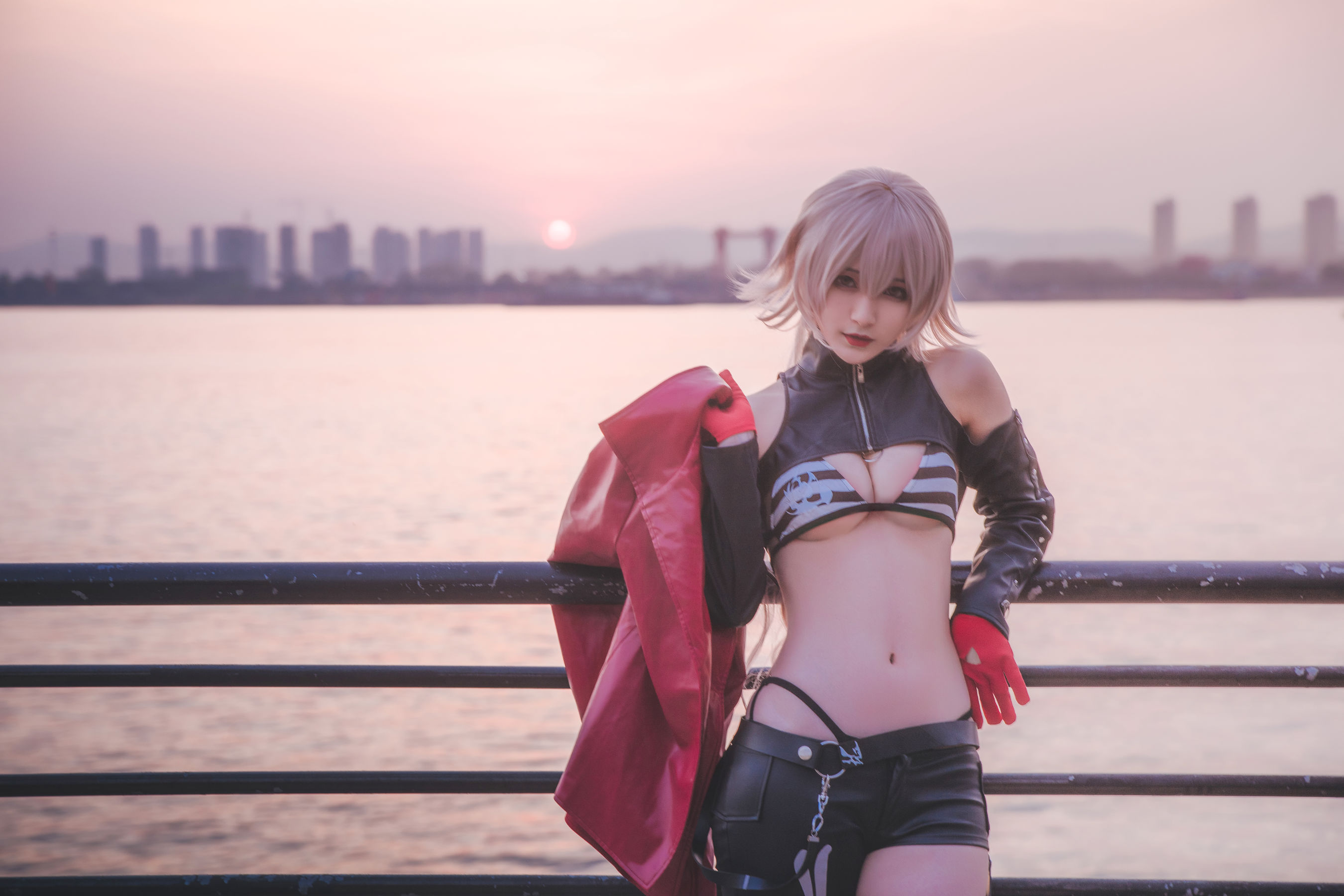 [Cosplay写真] 动漫博主铁板烧鬼舞w – 中山码头黑贞黑呆双人 [23P]-66COS