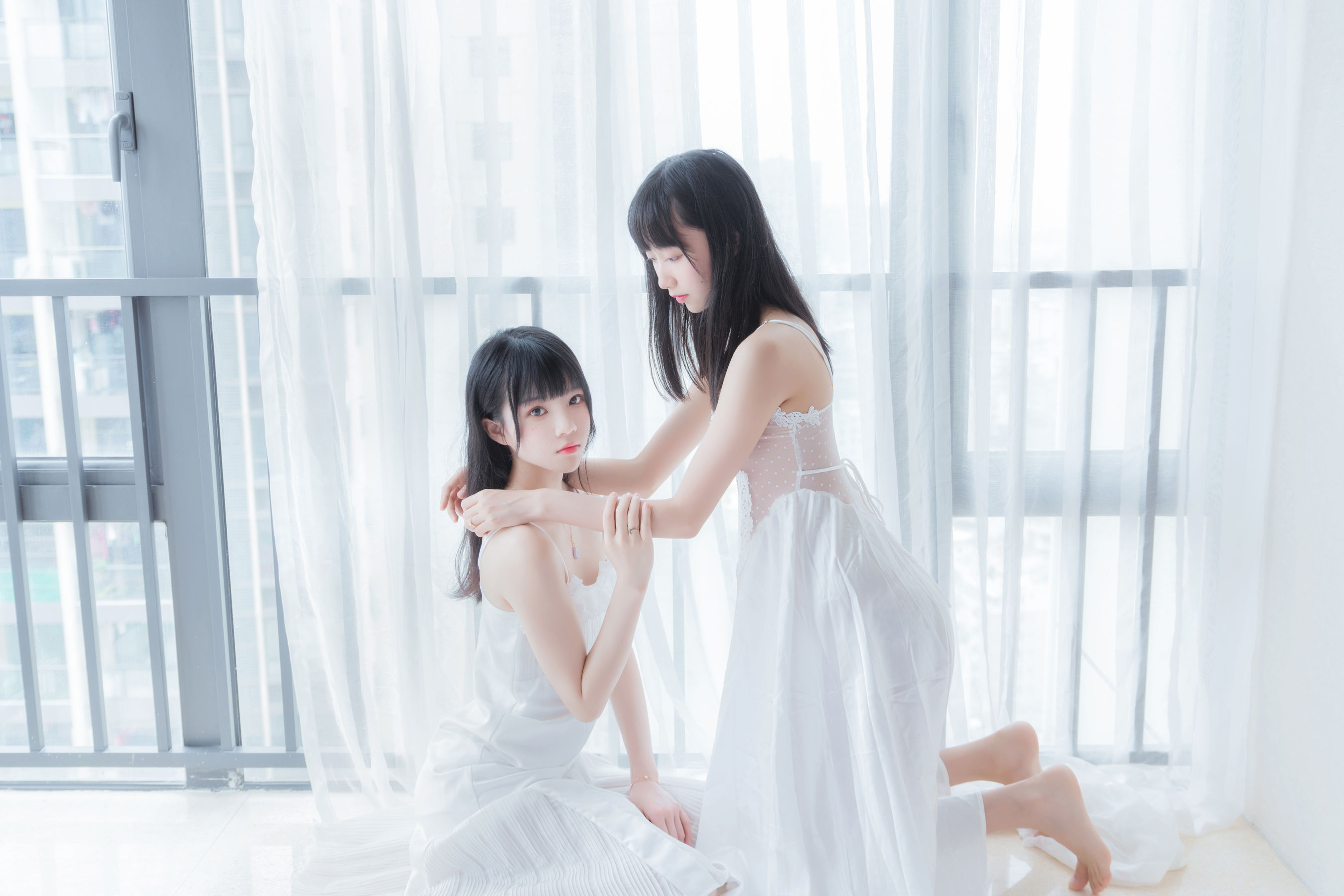 萌系小姐姐木绵绵OwO&桜桃喵 朝(白裙×白裙) [58P]-66COS