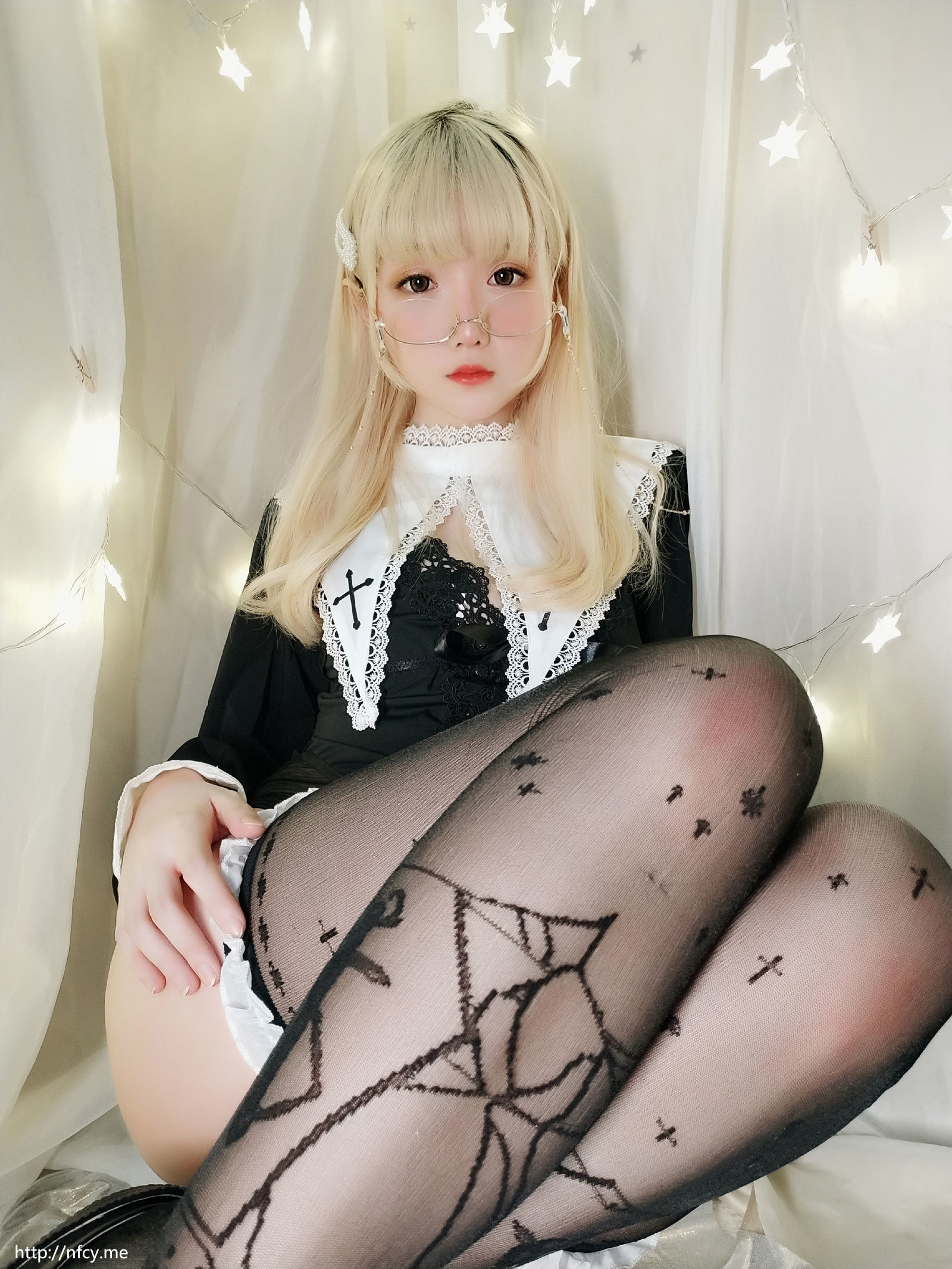 [萝莉COS] 星之迟迟 VOL.15 圣光修女包 [60P]-66COS