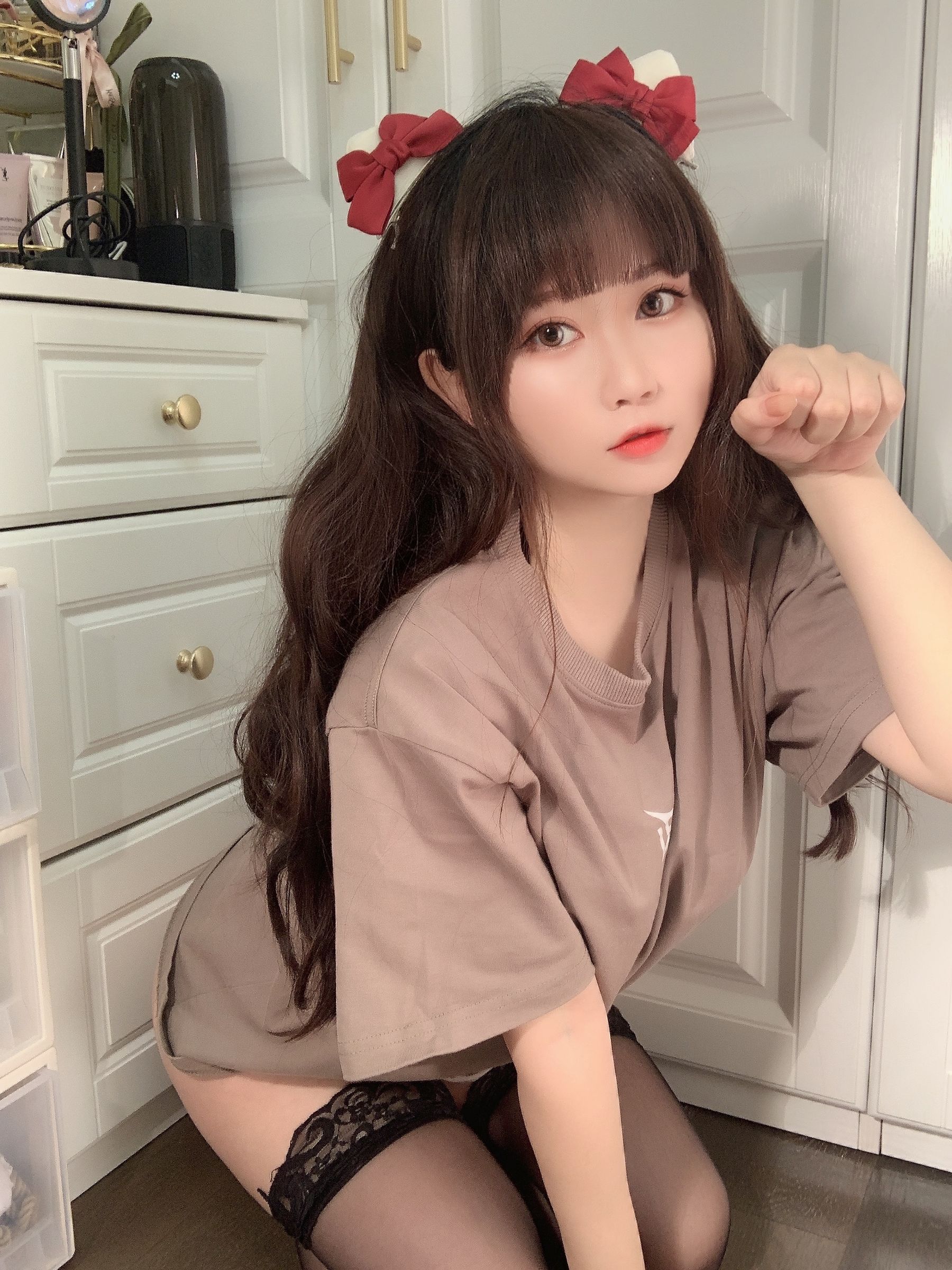 蜜桃少女是依酱呀 – T恤底下 [31P]-66COS