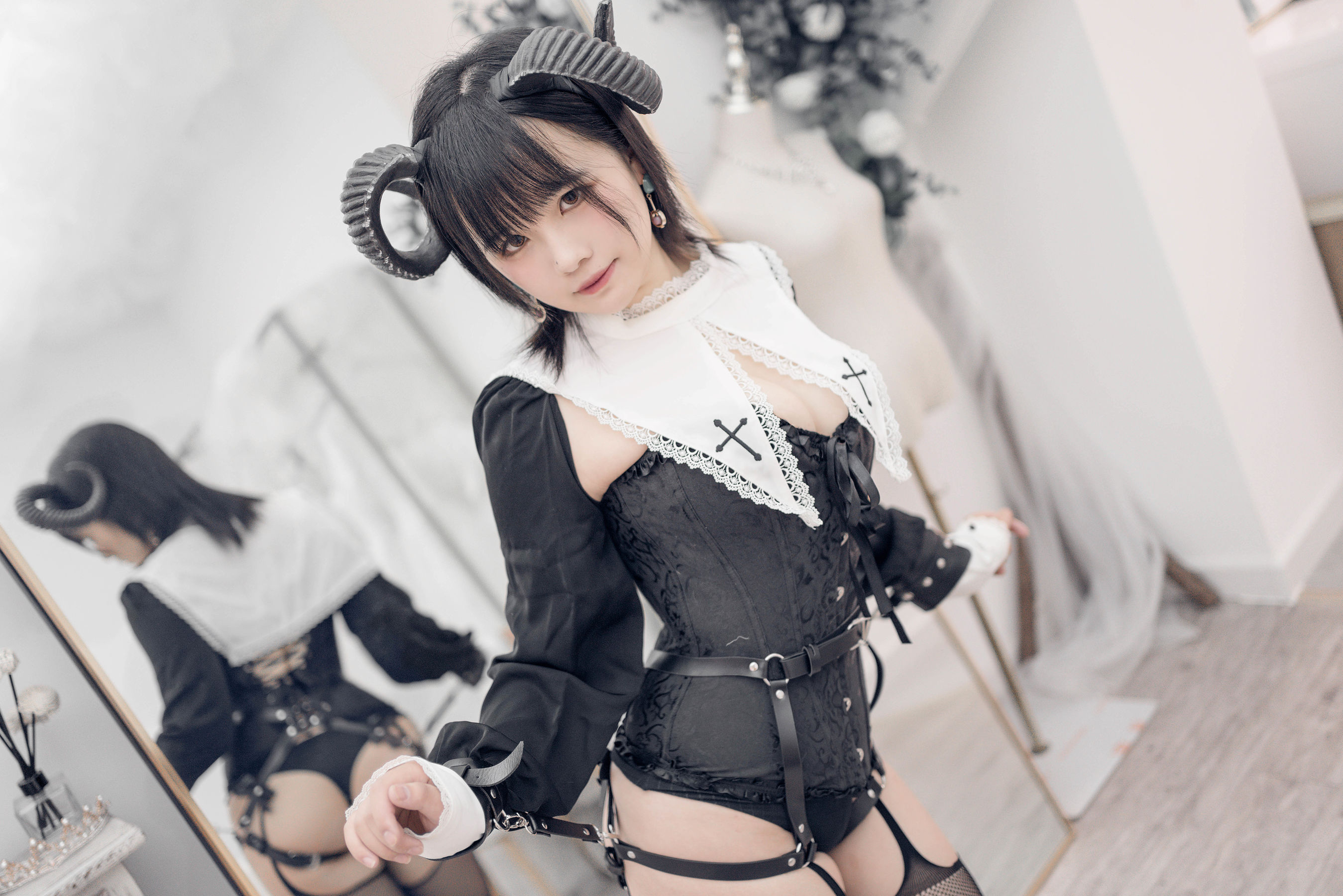 阿半今天很开心 – 束缚恶魔 [34P]-66COS
