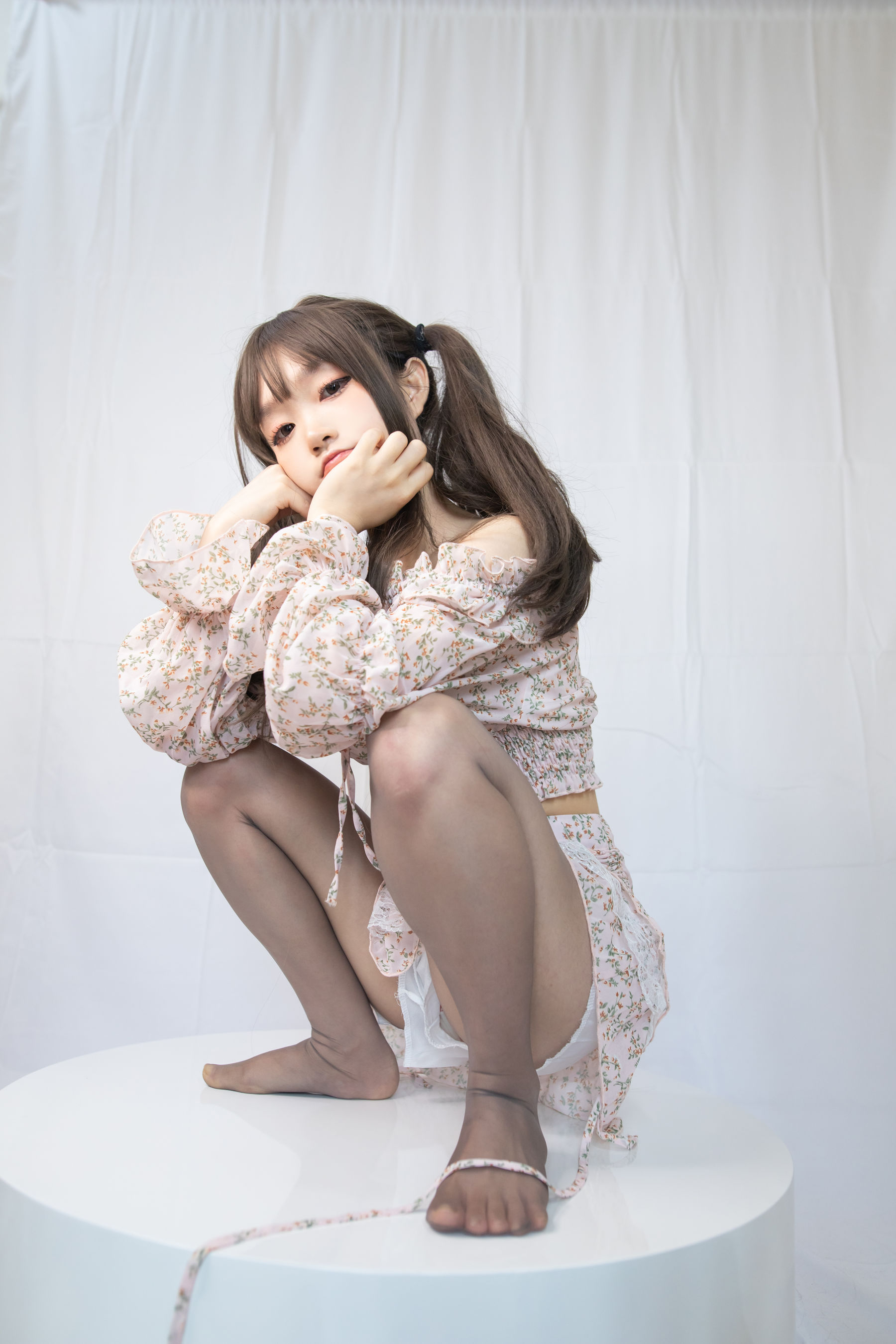 神沢永莉 – 灰丝花裙子 [26P]-66COS