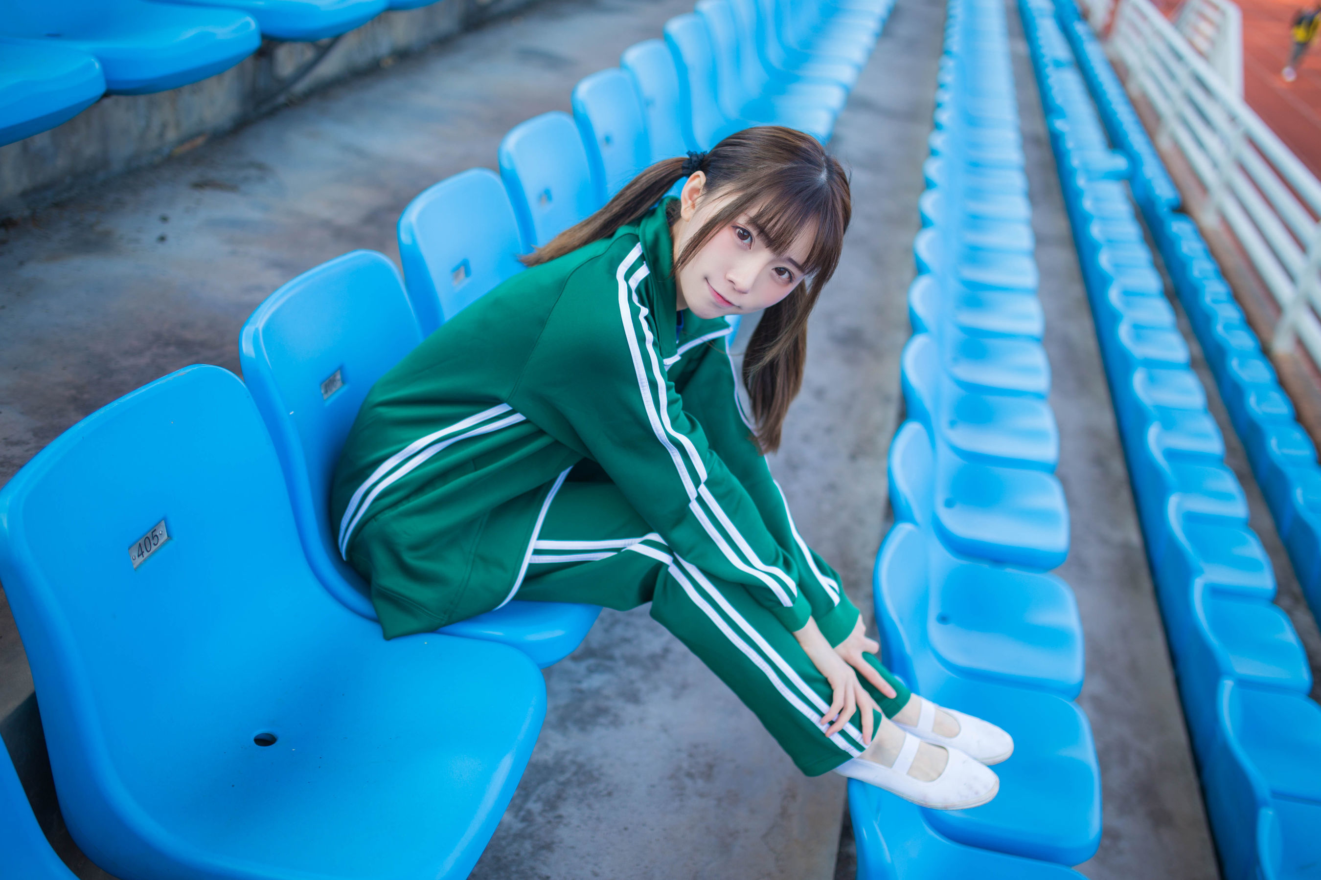 动漫博主Kitaro_绮太郎 绿色运动服女孩 [18P]-66COS