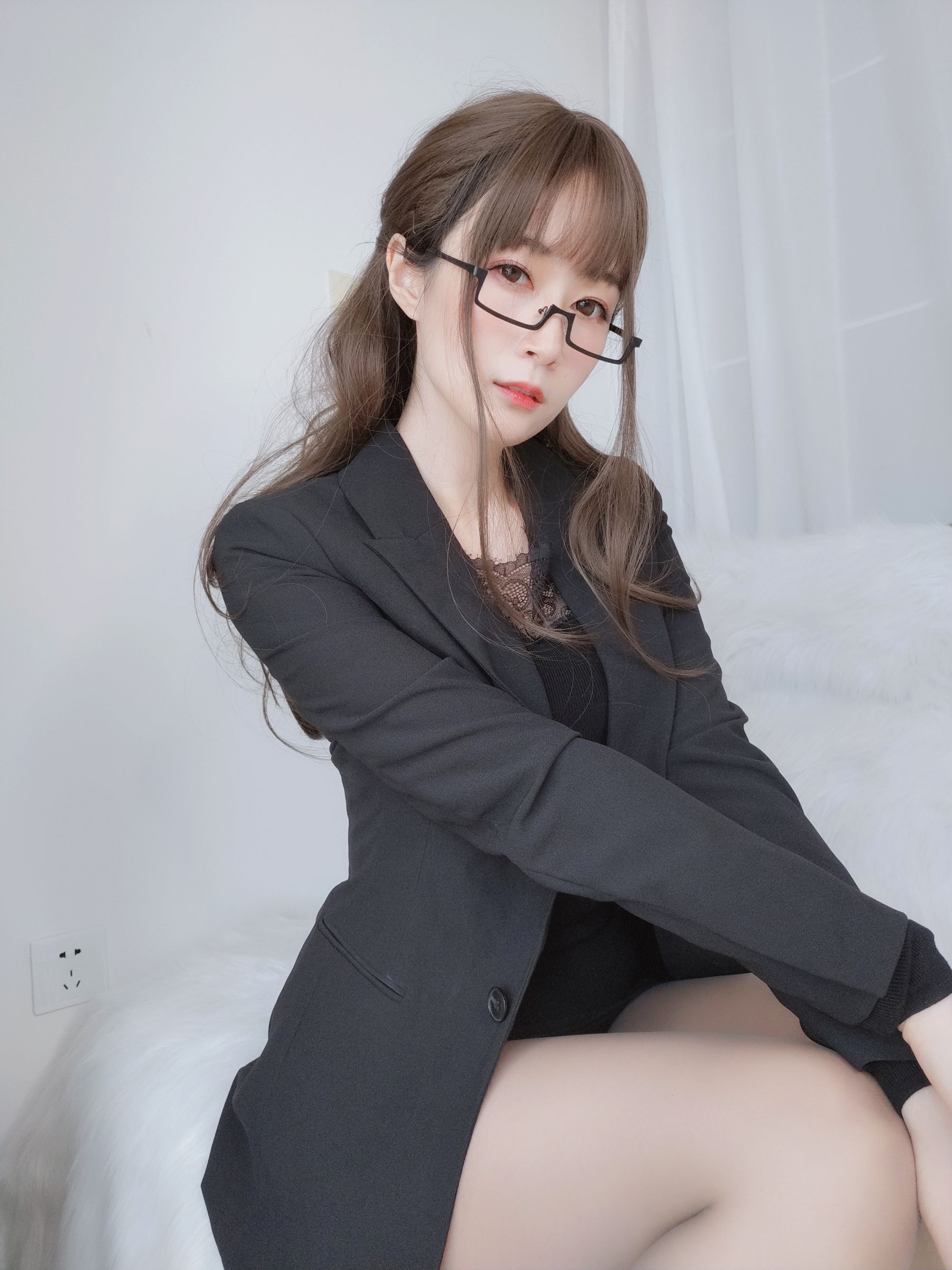 Coser小姐姐白银 – 黑西服 [69P]-66COS