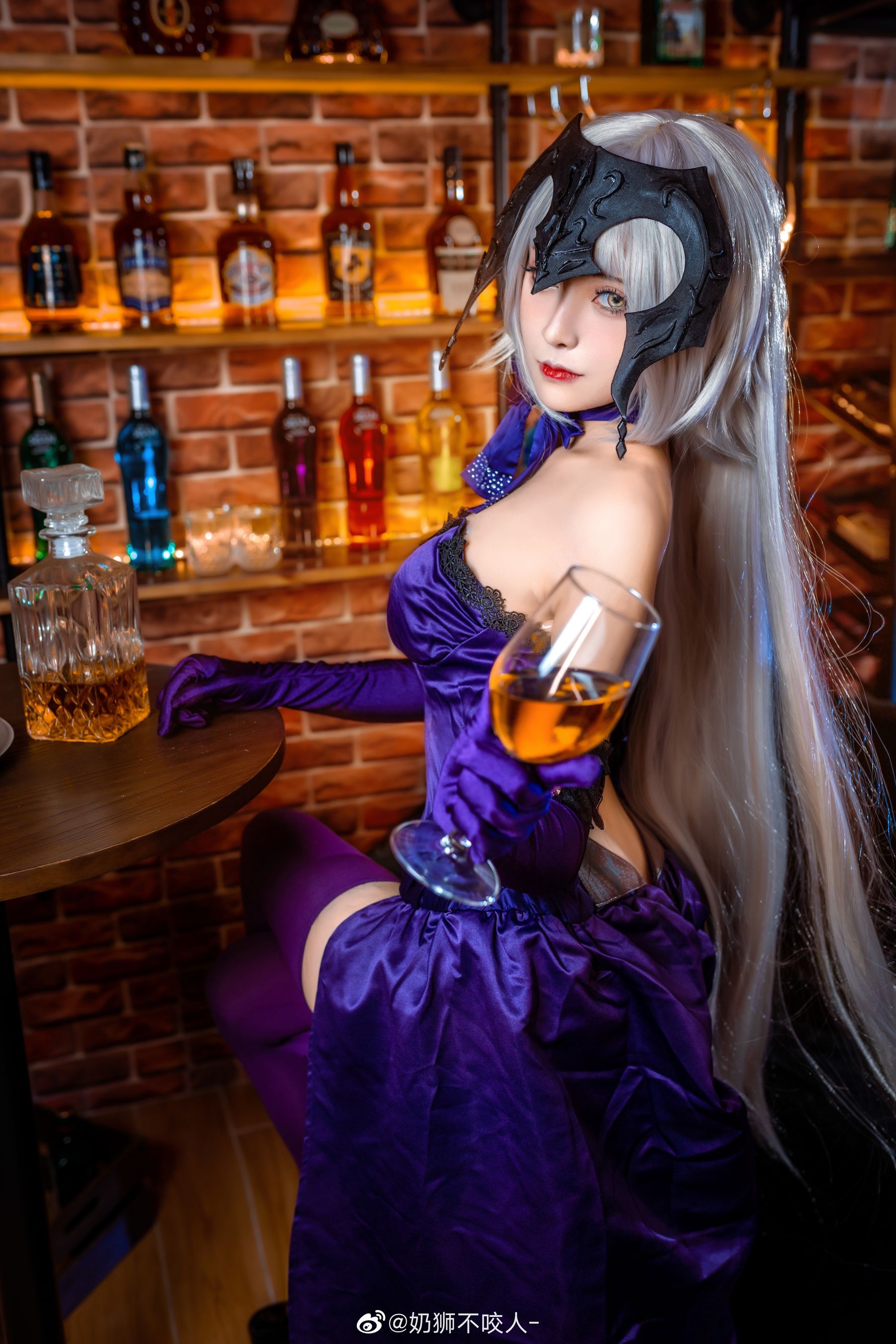 [Cosplay写真] 奶狮不咬人 – 黑贞德 [10P]-66COS