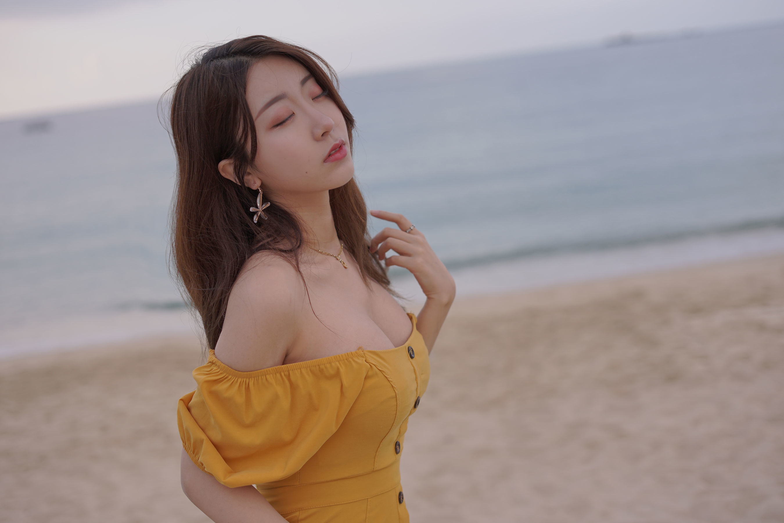 人气Coser黑川 – 海岛之旅 黄色连衣裙 [19P]-66COS