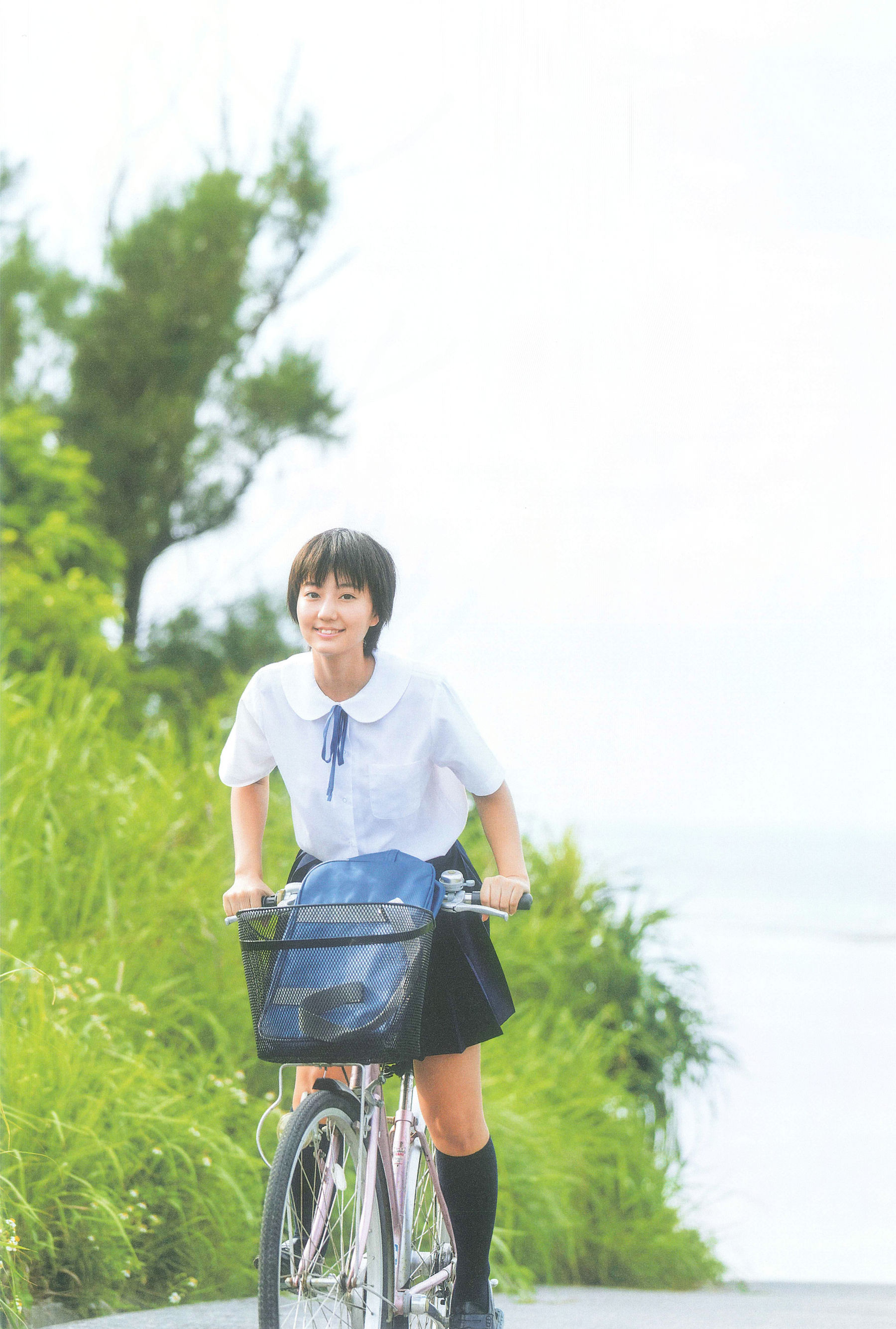 Manami Arai 新井愛瞳『セブンティーンズ@ブルー』1st写真集 [155P] 插图3