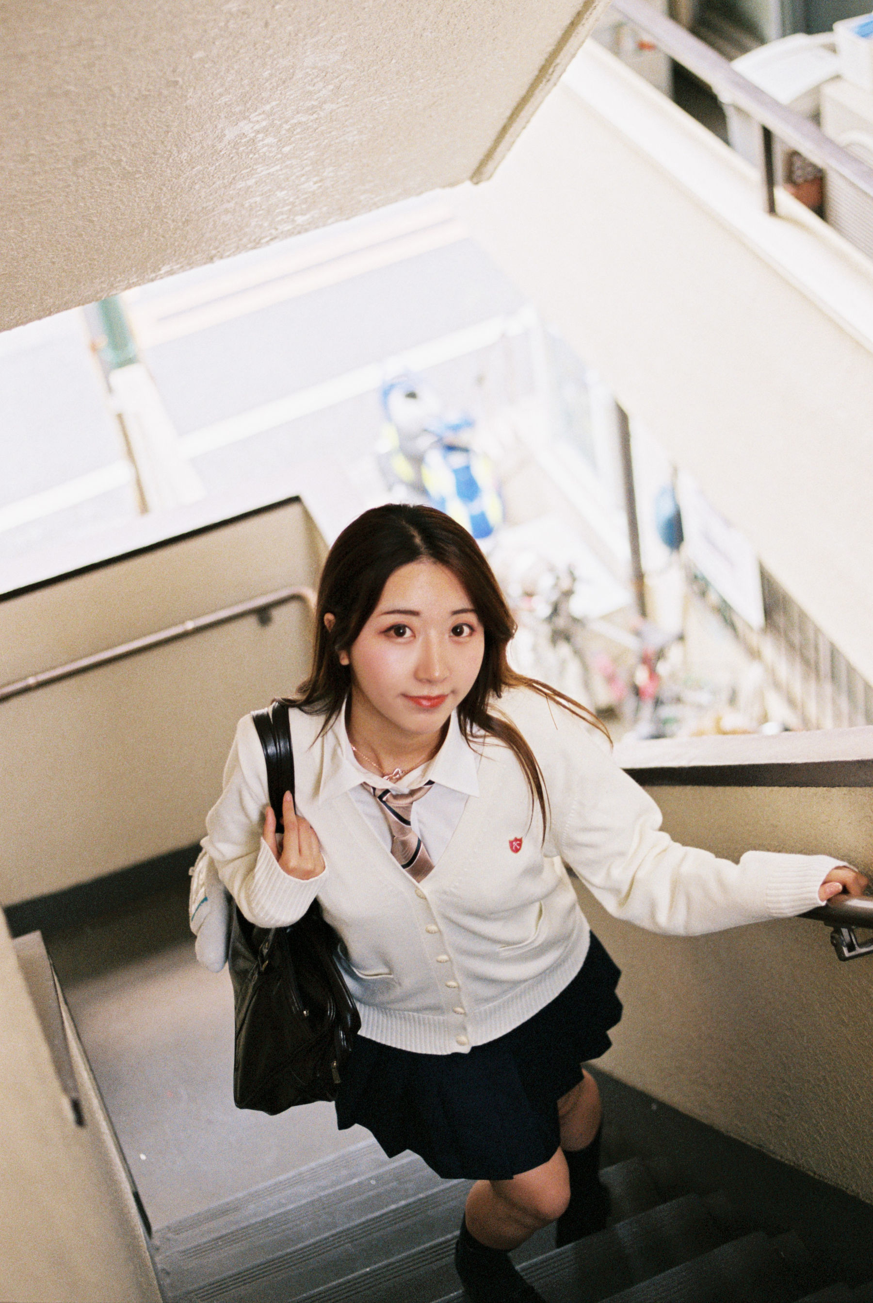 人气Coser黑川 楼道 [22P]-66COS