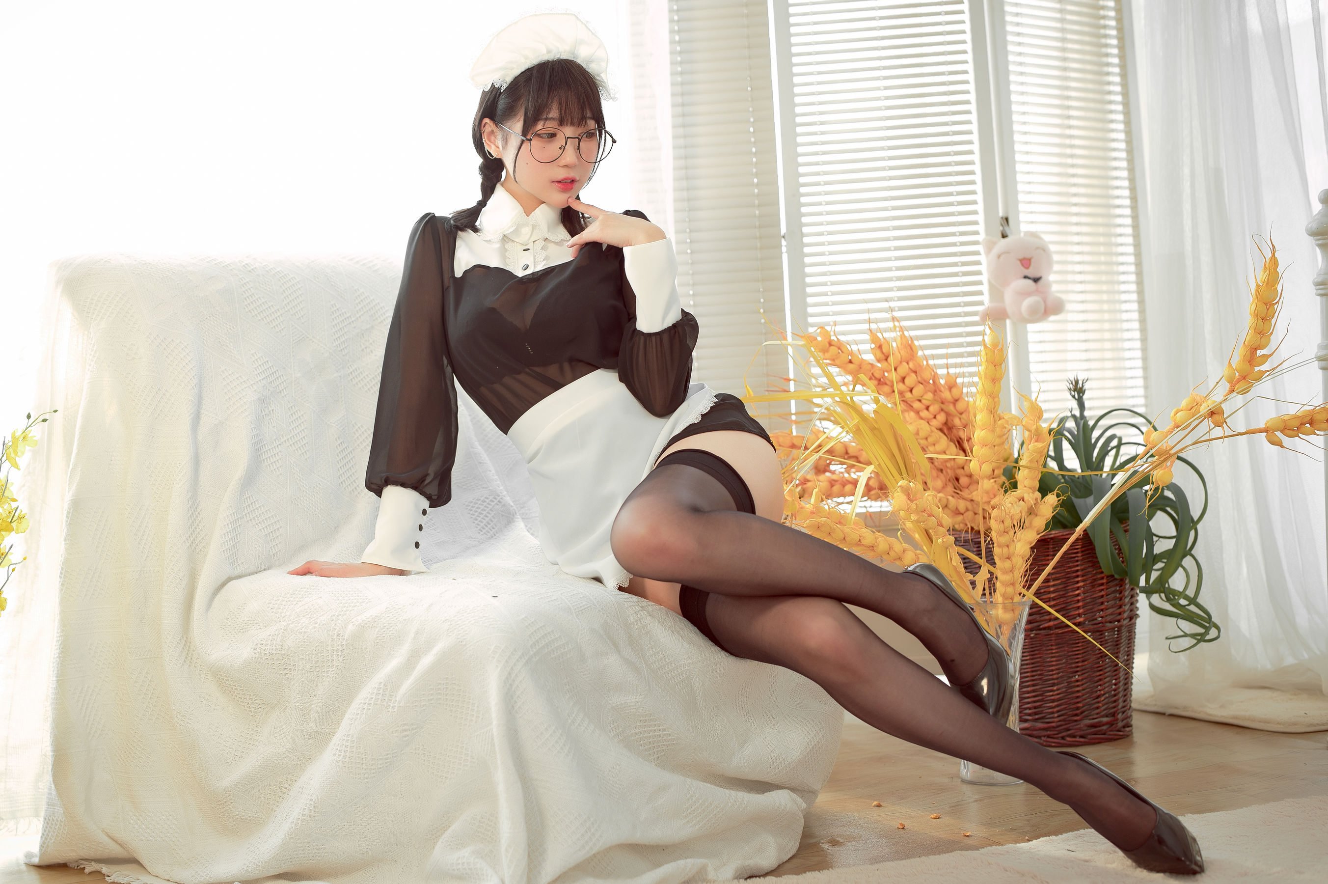 周叽是可爱兔兔 – 眼镜女仆 [35P]-66COS