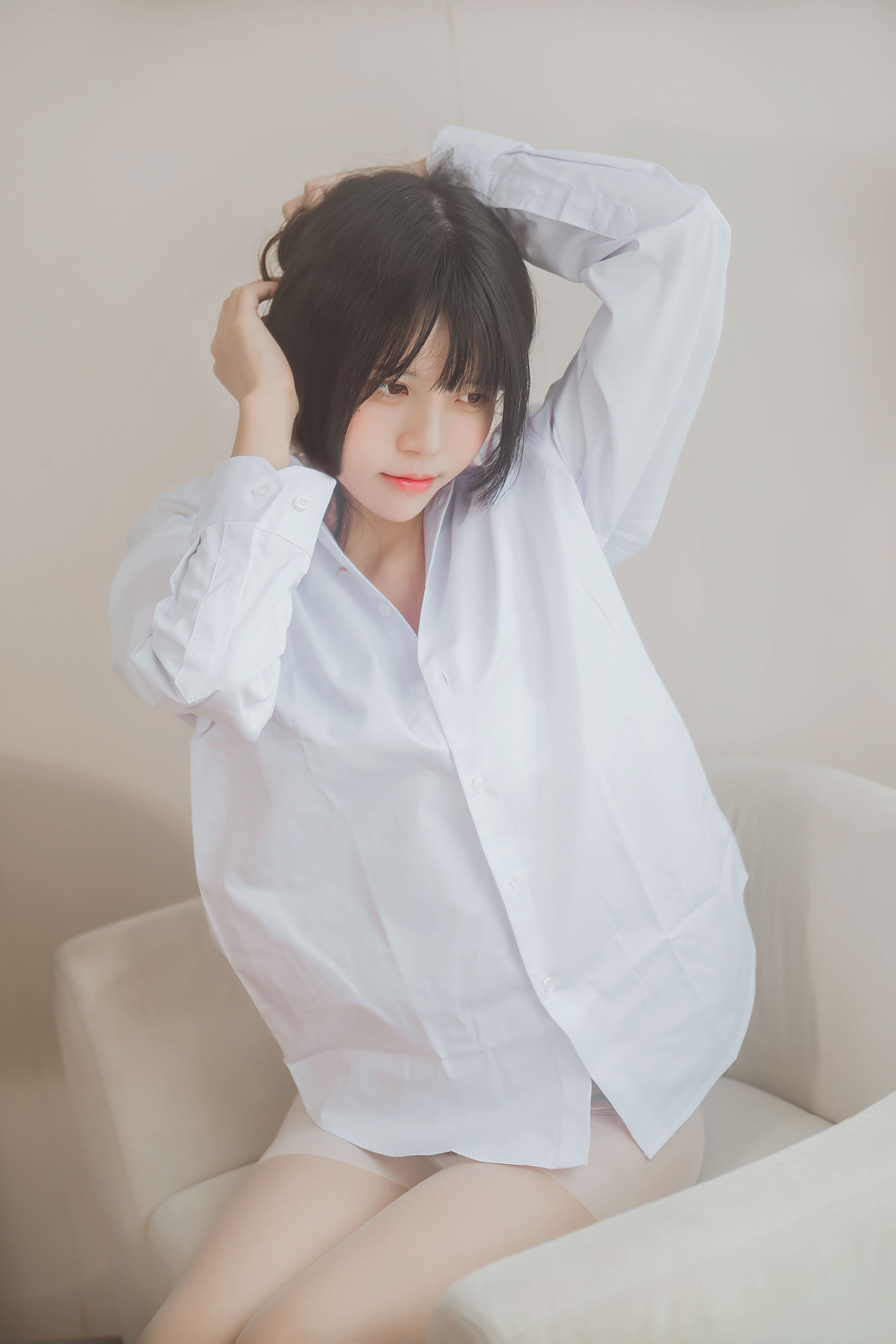 [萝莉COS] 桜桃喵《桜桃未熟 – 白衬衫散发》 [49P]-66COS