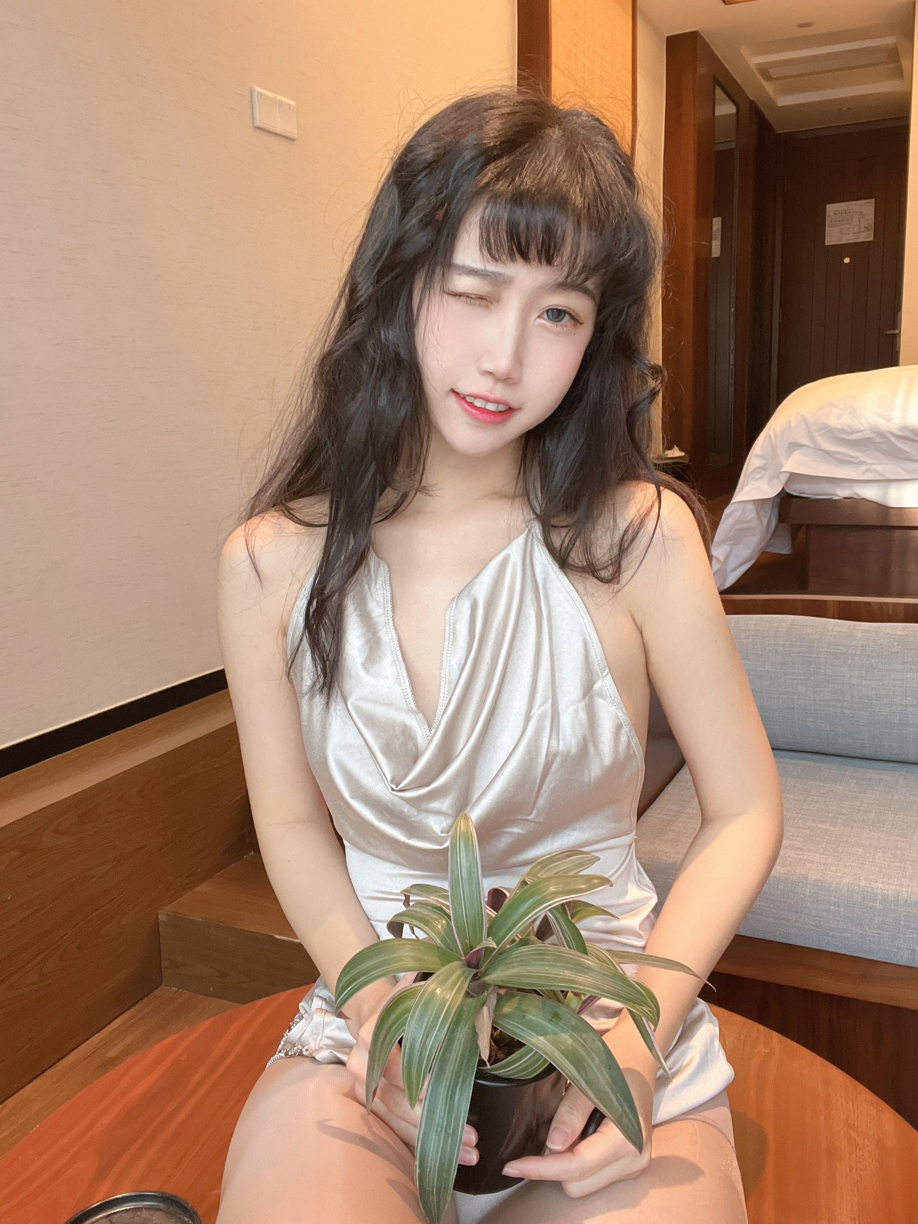 微博人气Coser不呆猫 – 浴室人妻 [42P]-66COS