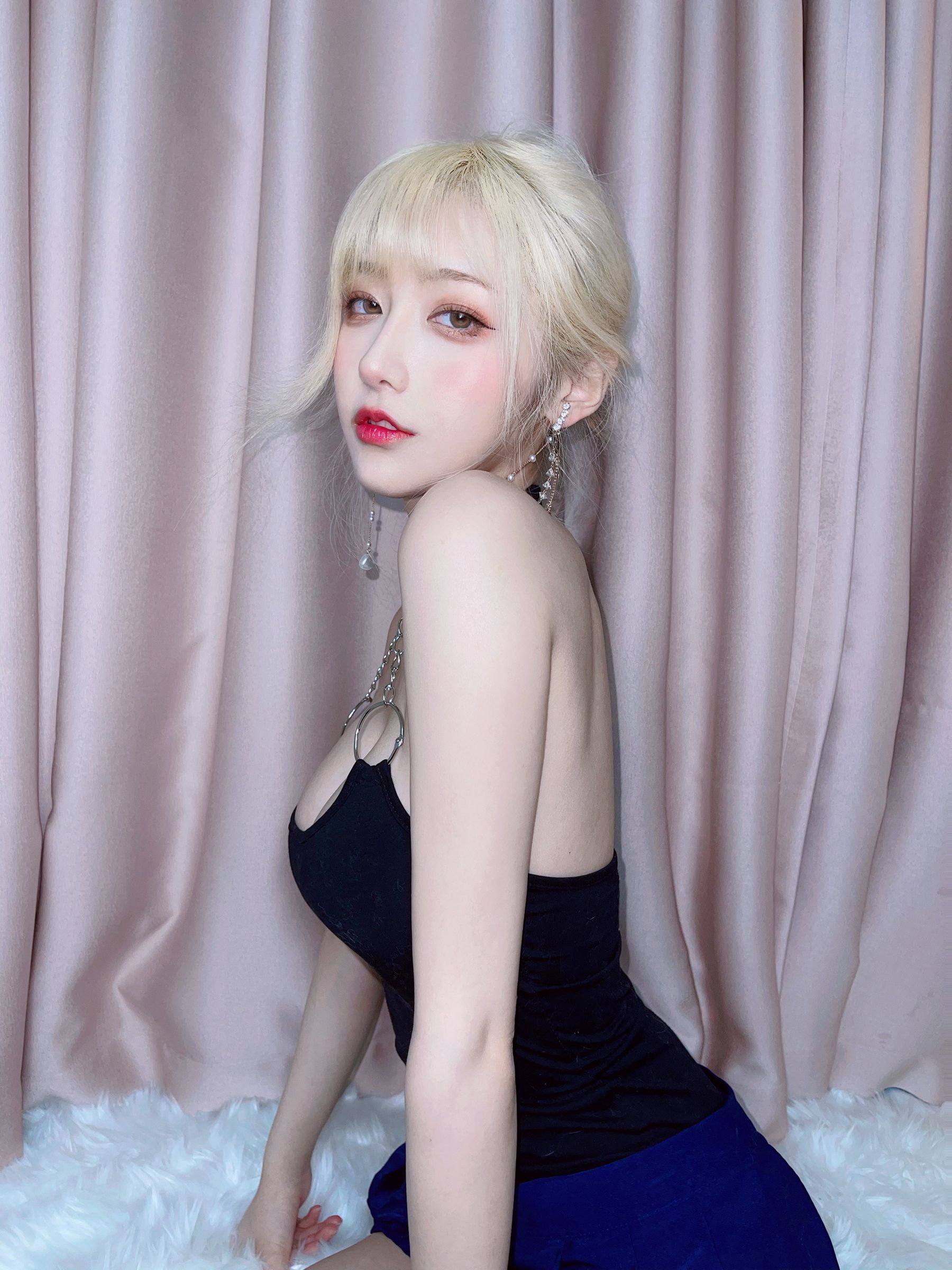 人气Coser啾小妍 – 金发芭比 [40P]-66COS