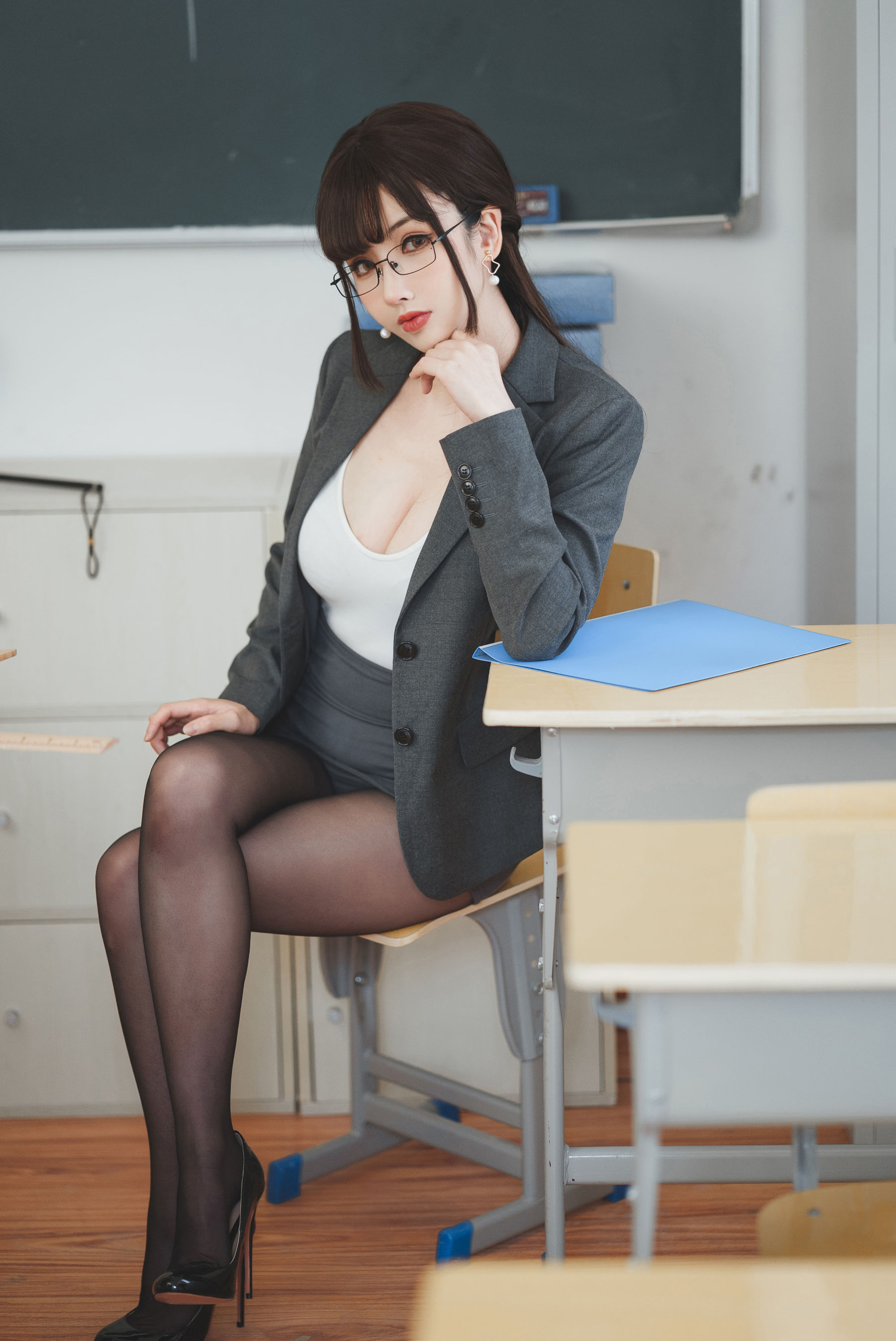 COS福利rioko凉凉子(肉扣热热子) – 奇怪的老师 [25P]-66COS