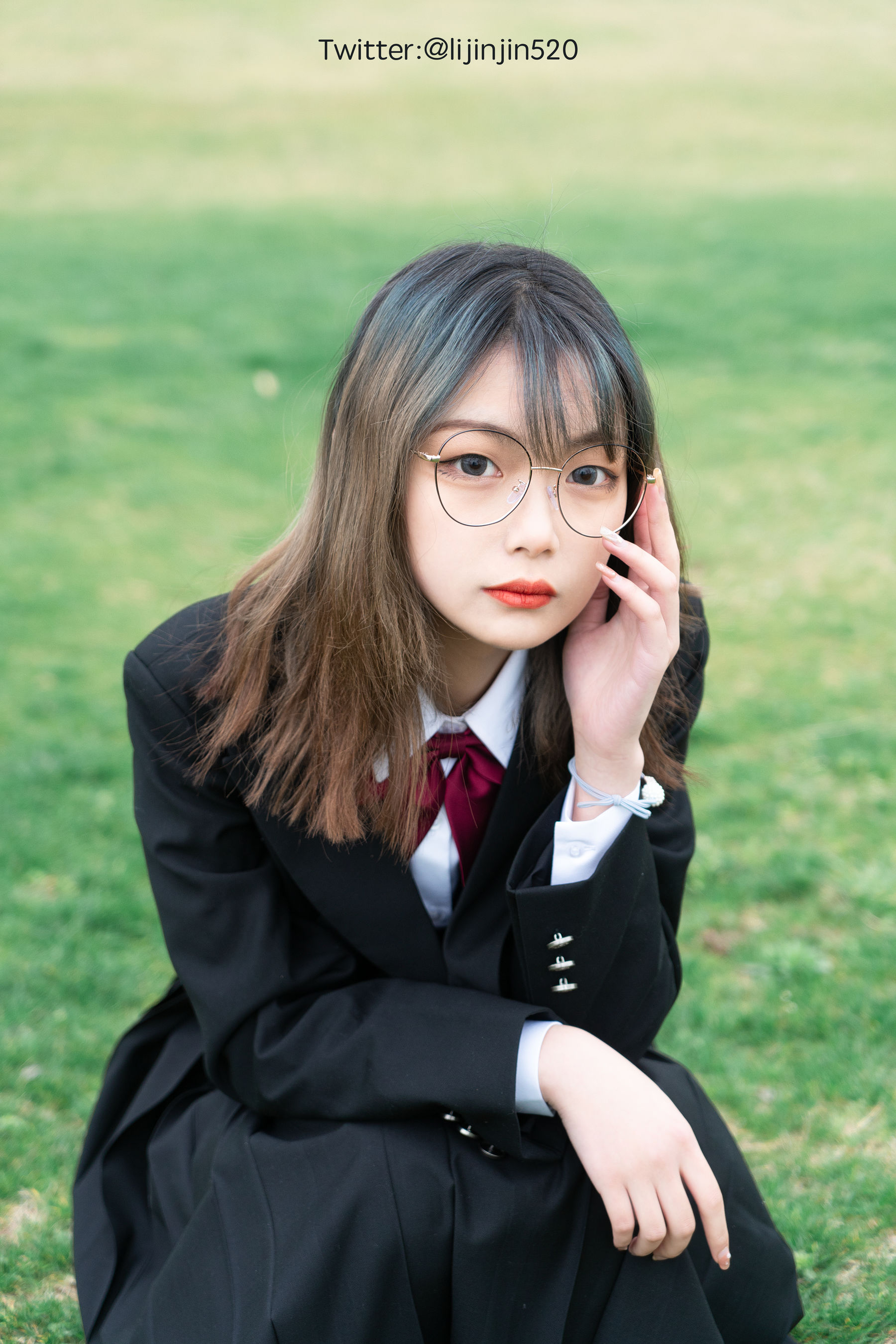 梨瑾瑾 – 户外黑长服 [20P]-66COS