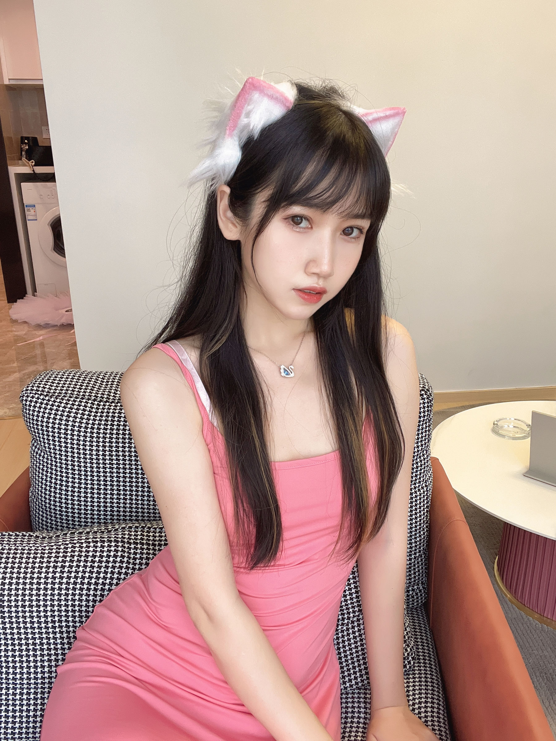 微博人气Coser不呆猫 – 浴室粉色激凸人妻 [39P]-66COS