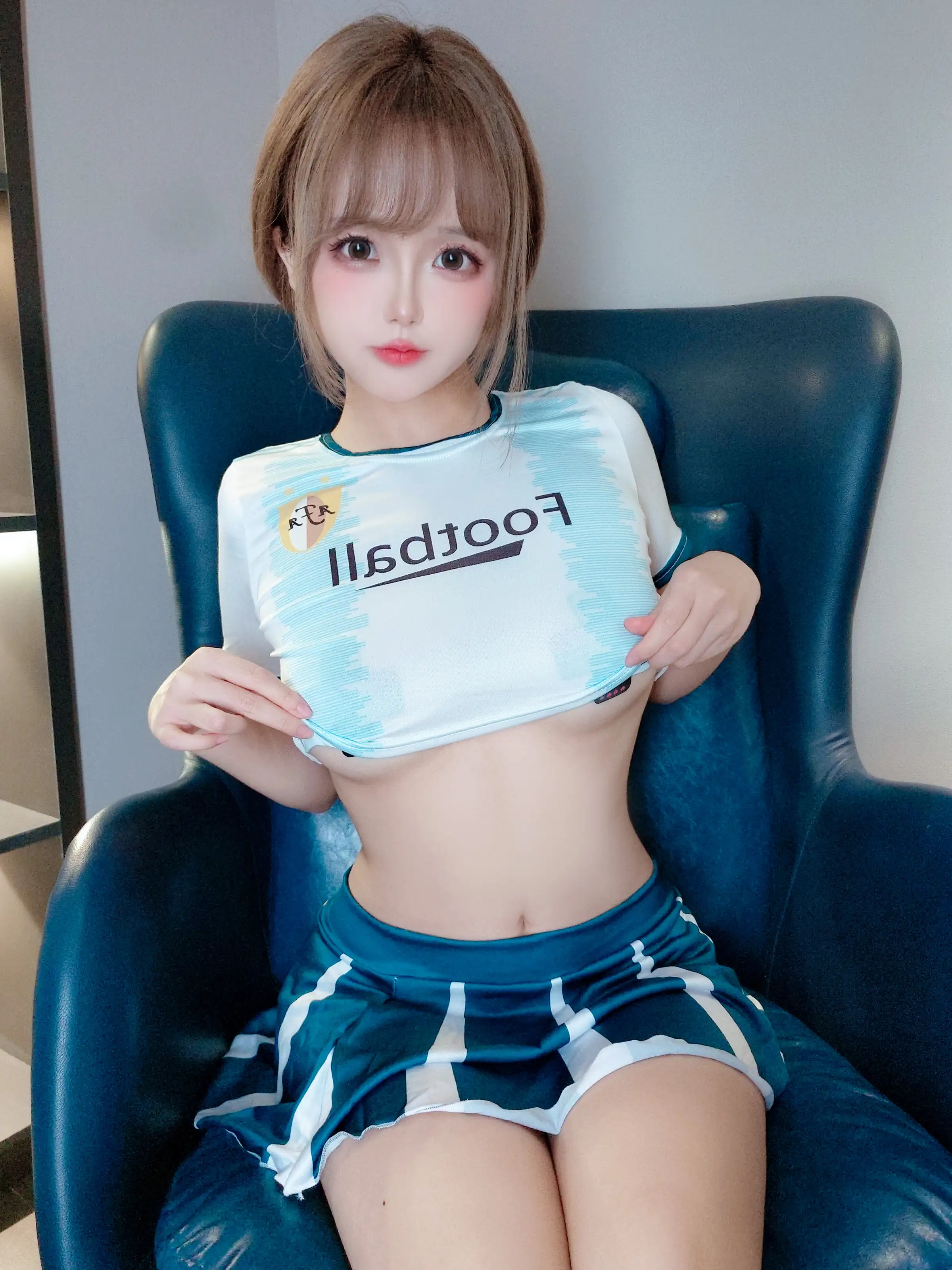 日奈娇 – 足球宝贝 [40P]-66COS