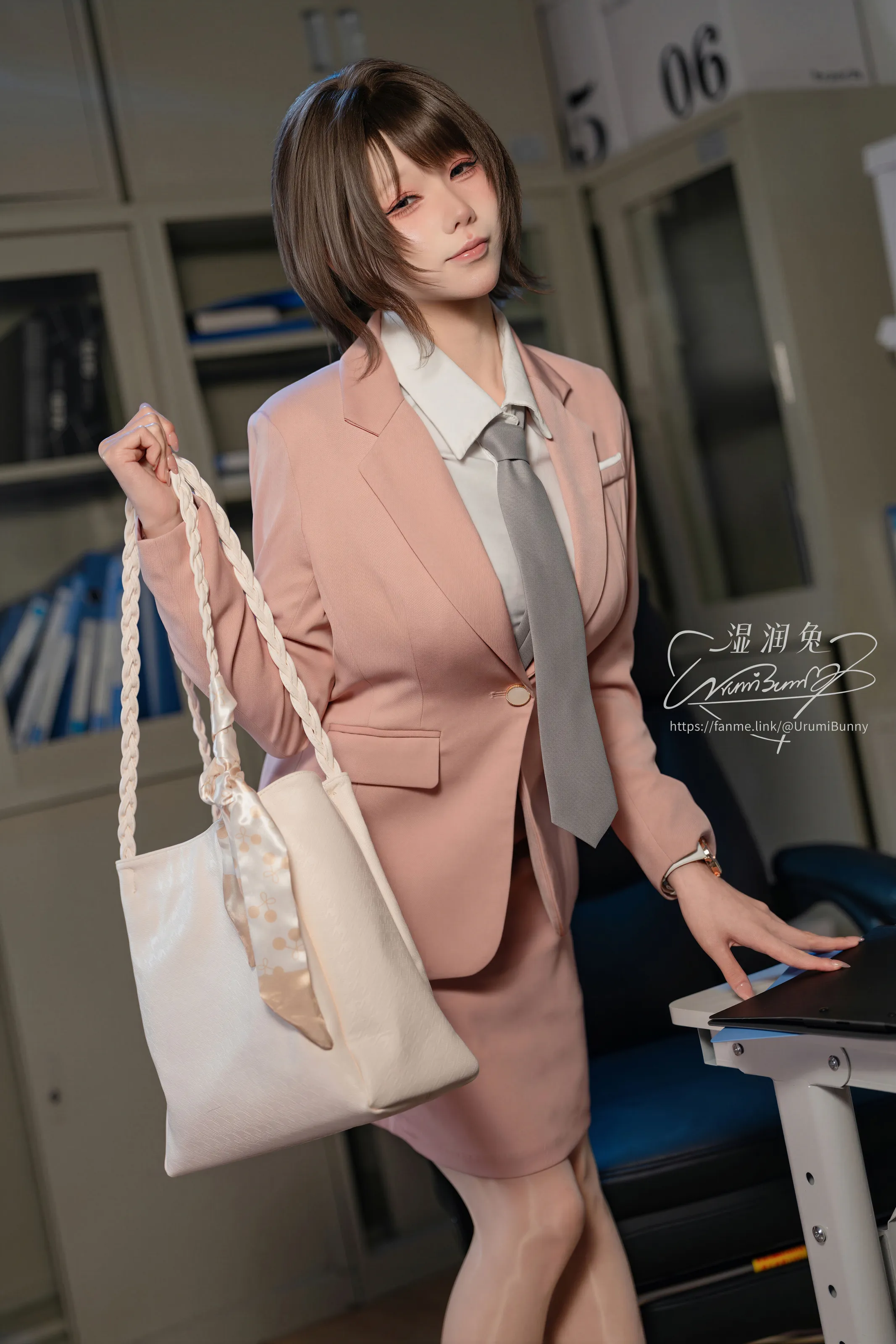 咬一口兔娘(黏黏团子兔) – 2026年08月作品 职场新人无惨 上篇 [118P] 插图6