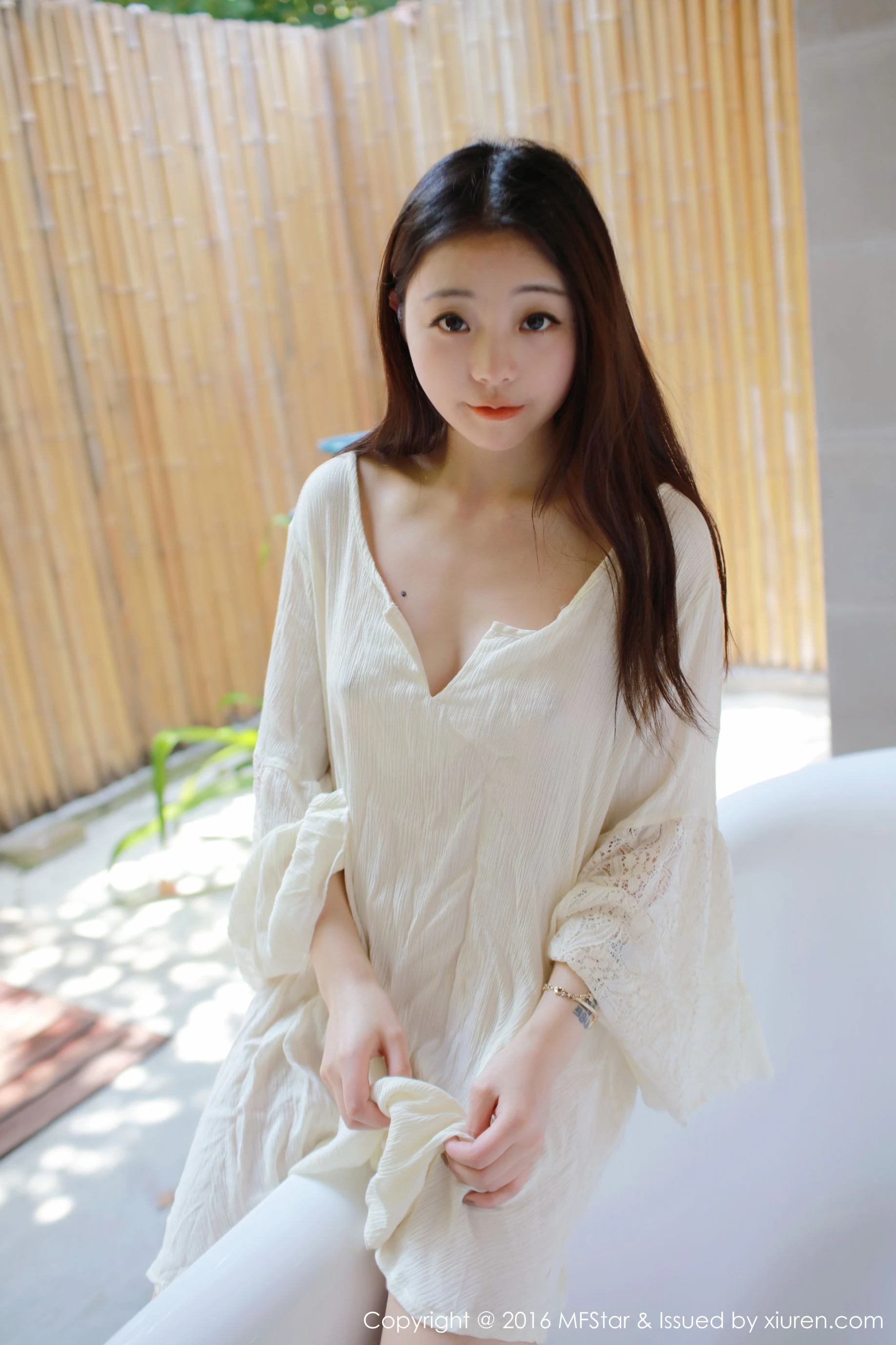 佘贝拉bella《湿身诱惑与激凸福利》 模范学院 Vol.072-66COS