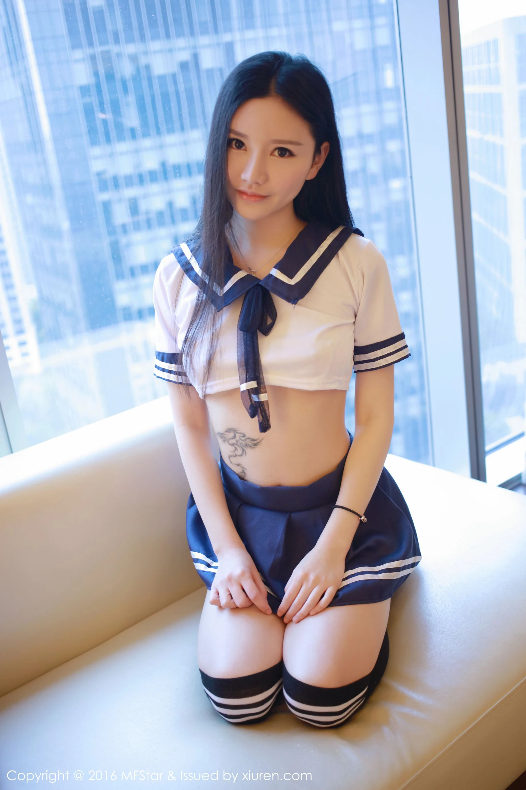 姗姗就打奥特曼《学生装校服+肚兜系列》 模范学院 Vol.081-66COS