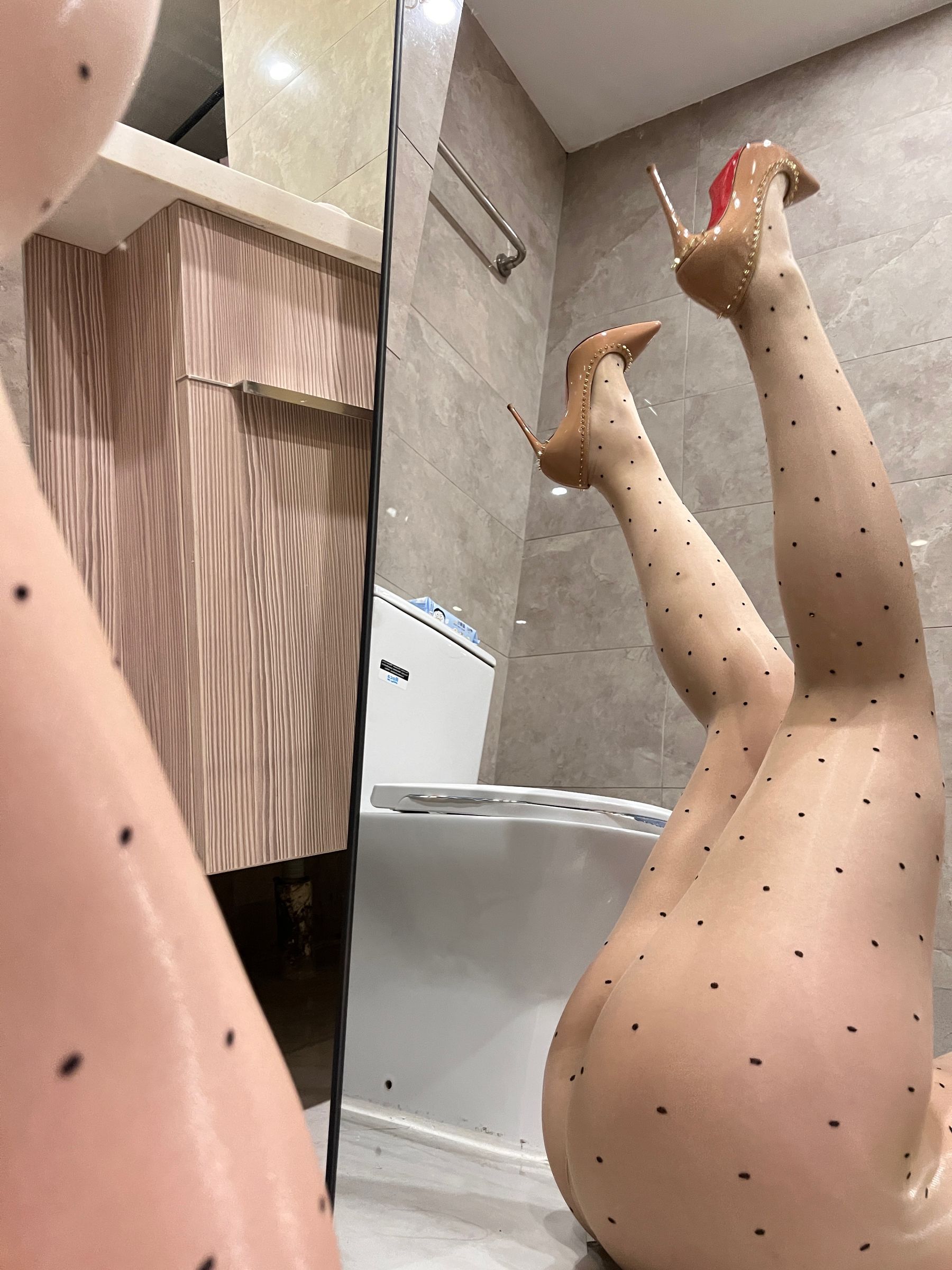 120斤的小王同学 – 浴室#装 [20P] 插图6