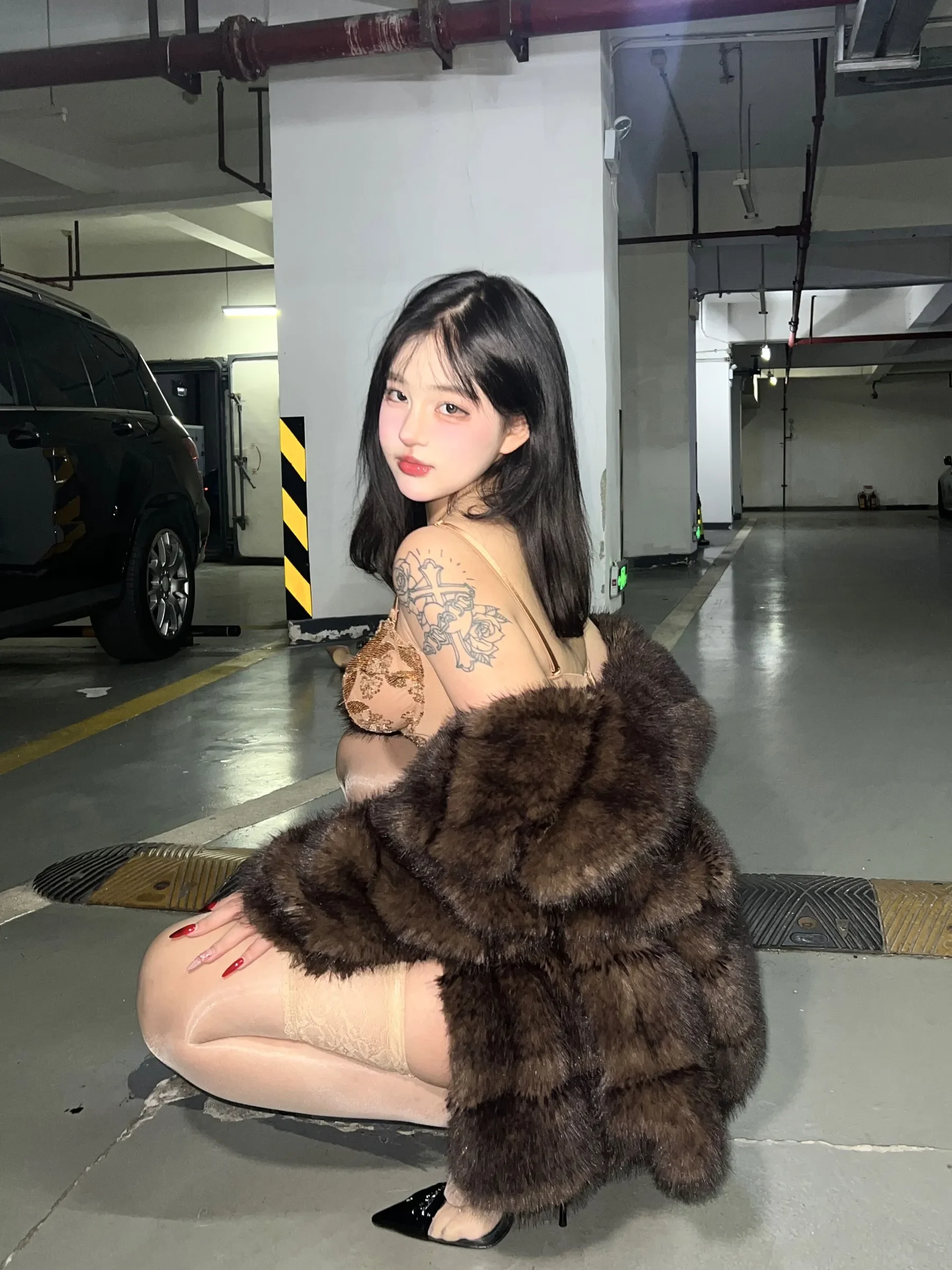 小u优优子 – 貂皮大衣 [50P]-66COS