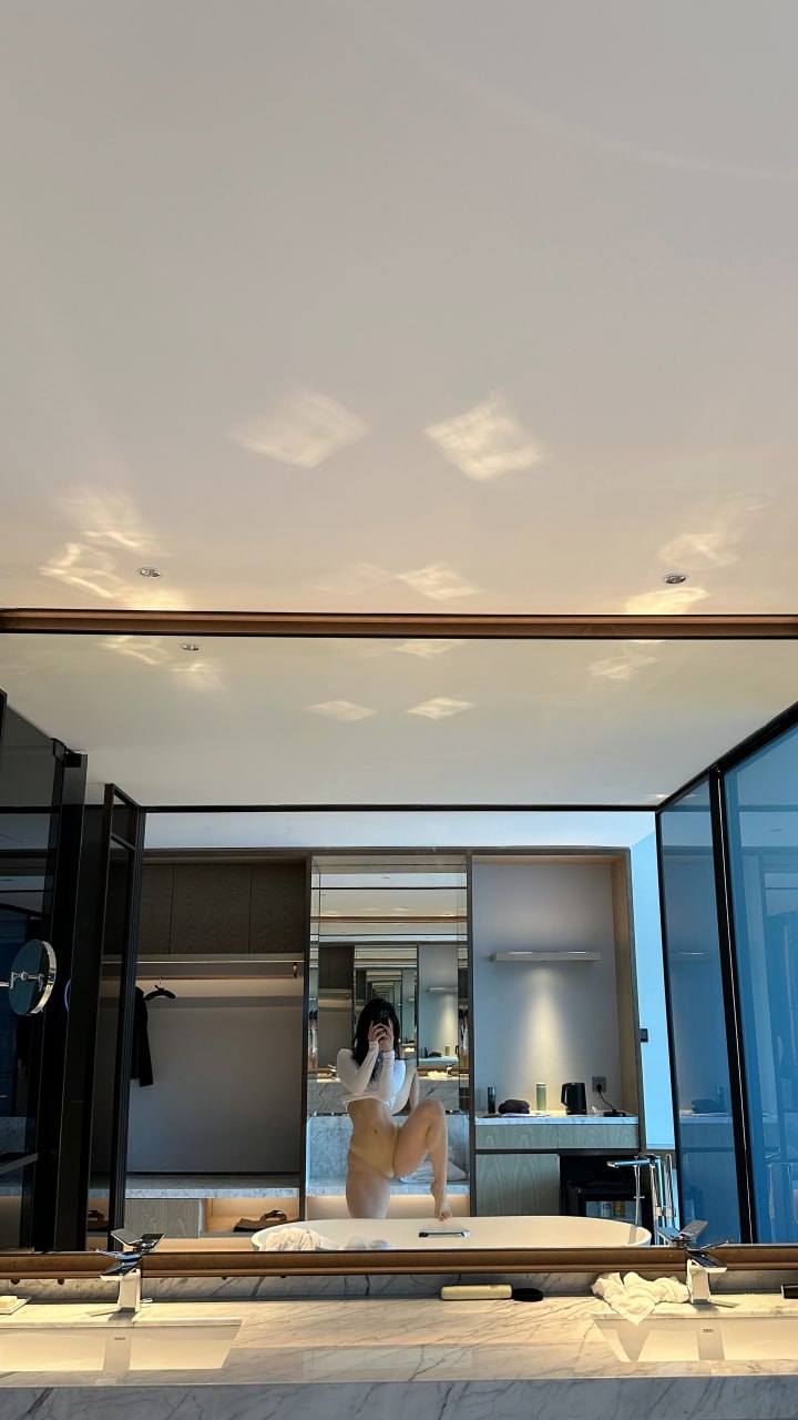 俏妞qiaoniuTT – 男友衬衫 [23P] 插图3