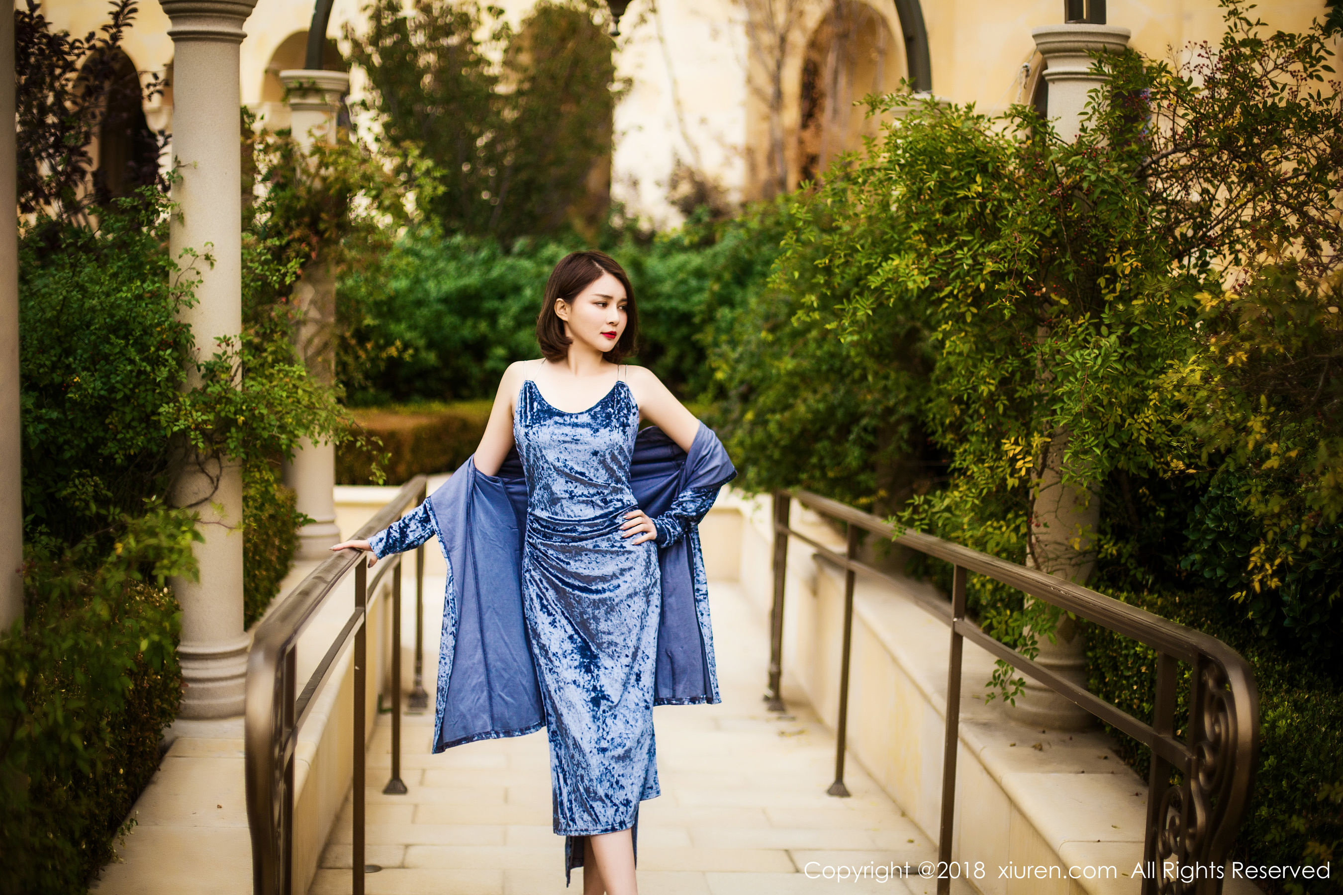 女神@廿十《长裙街拍+内衣+浴袍》 秀人 No.935-66COS