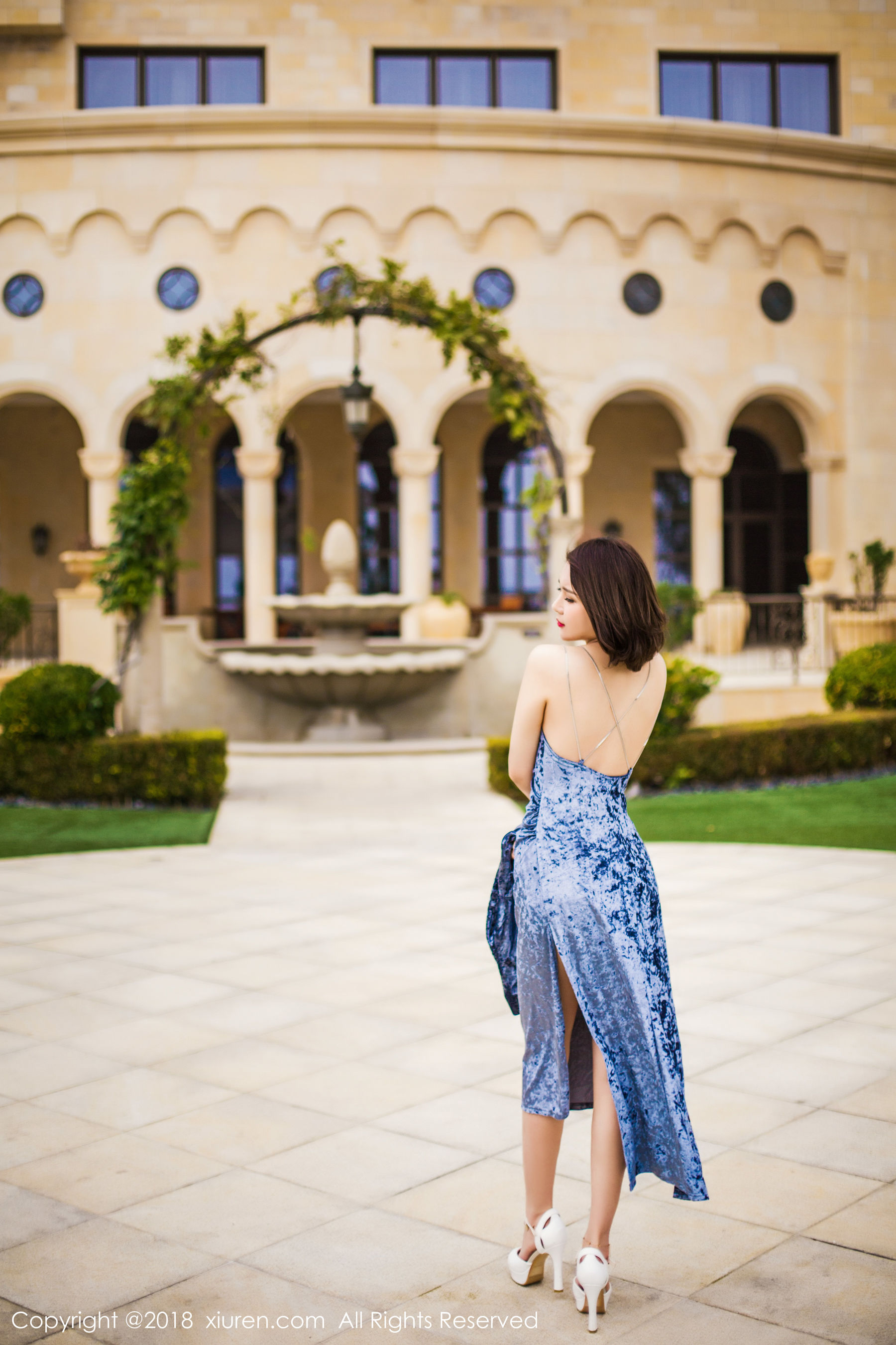 女神@廿十《长裙街拍+内衣+浴袍》 秀人 No.935 插图3