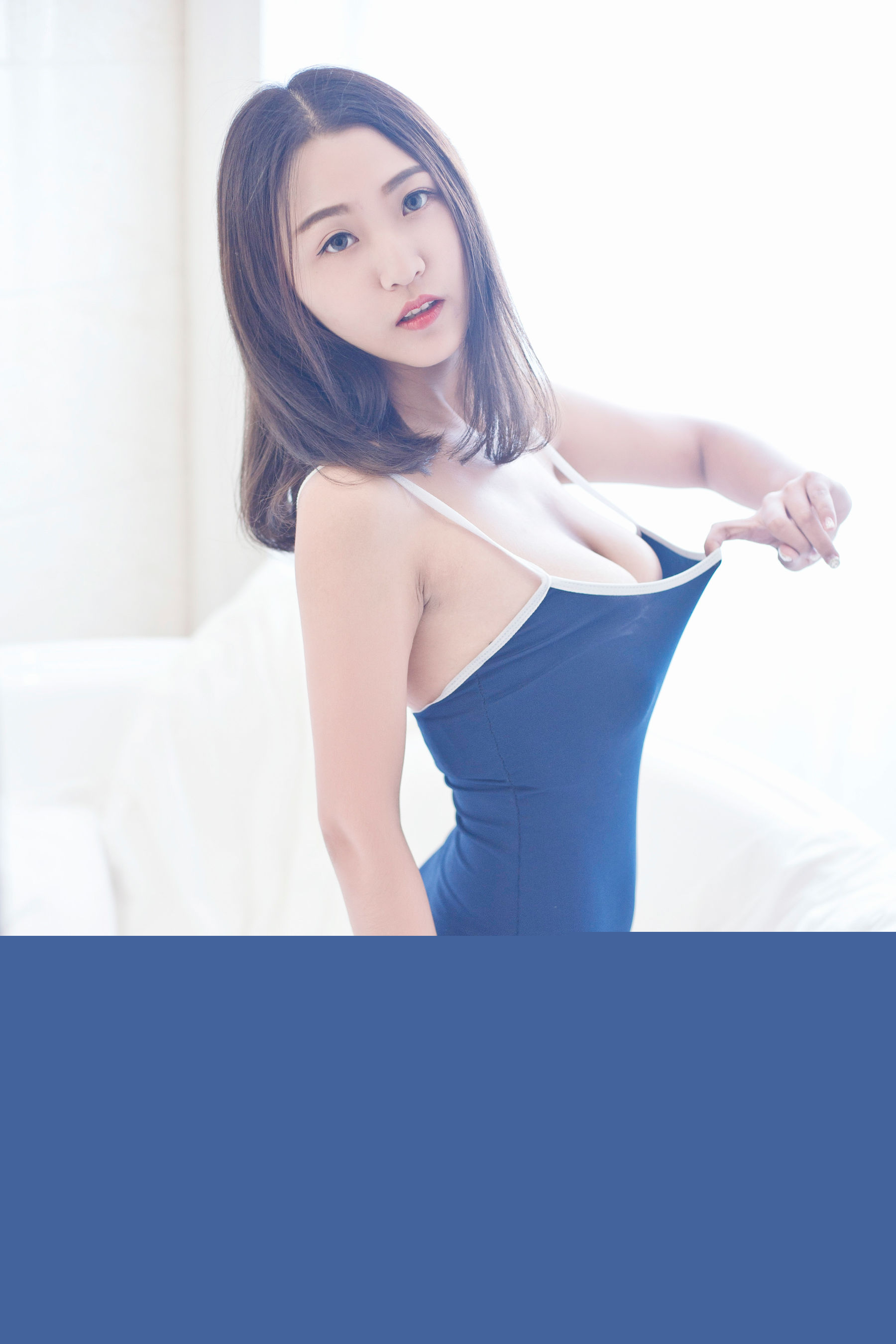 七月Julie《极品豪乳细腰的软姊妹》 XiuRen 秀人网 No.964 插图6