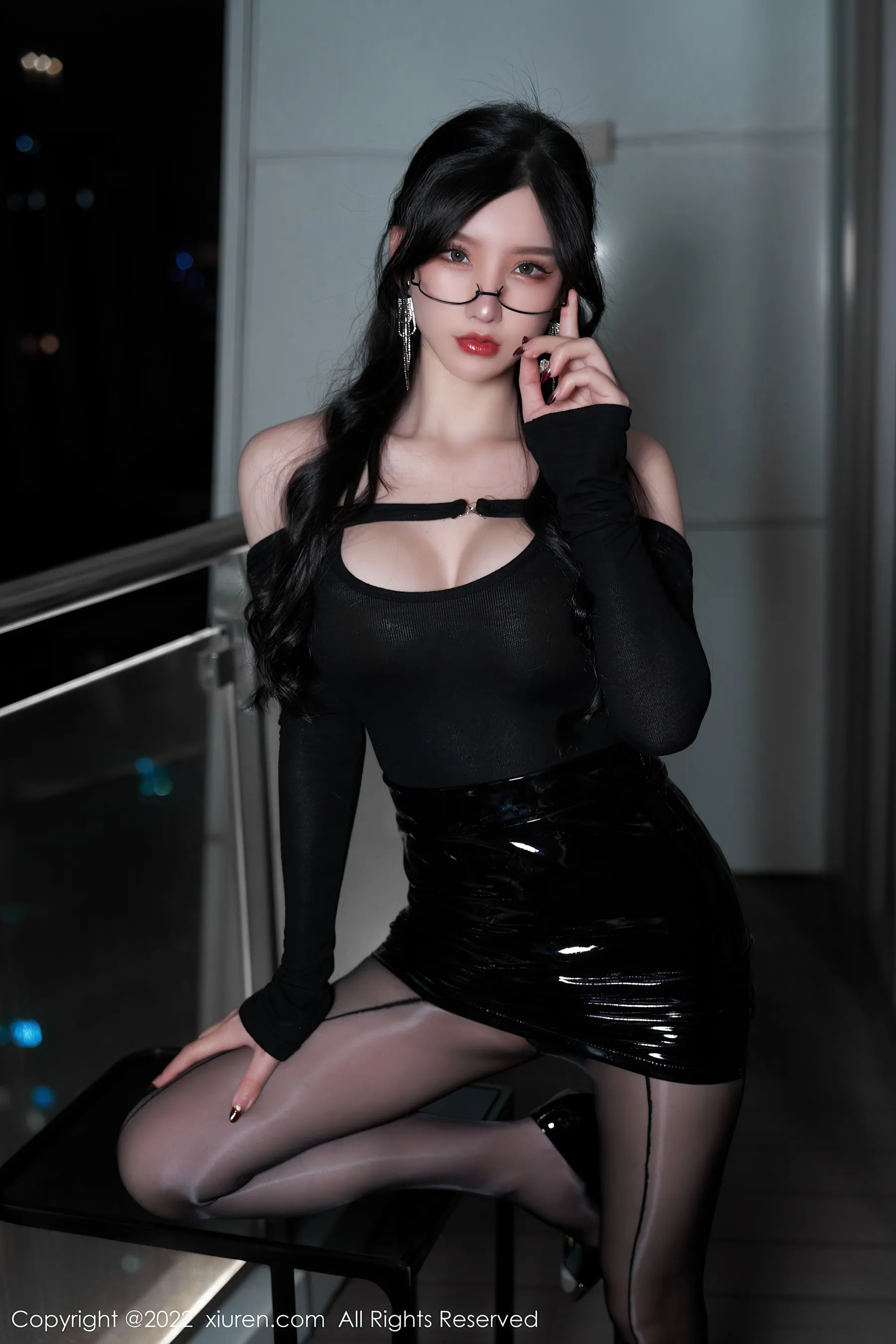秀人网 No.4843 周于希Sally 黑丝美臀酥胸半露写真-66COS