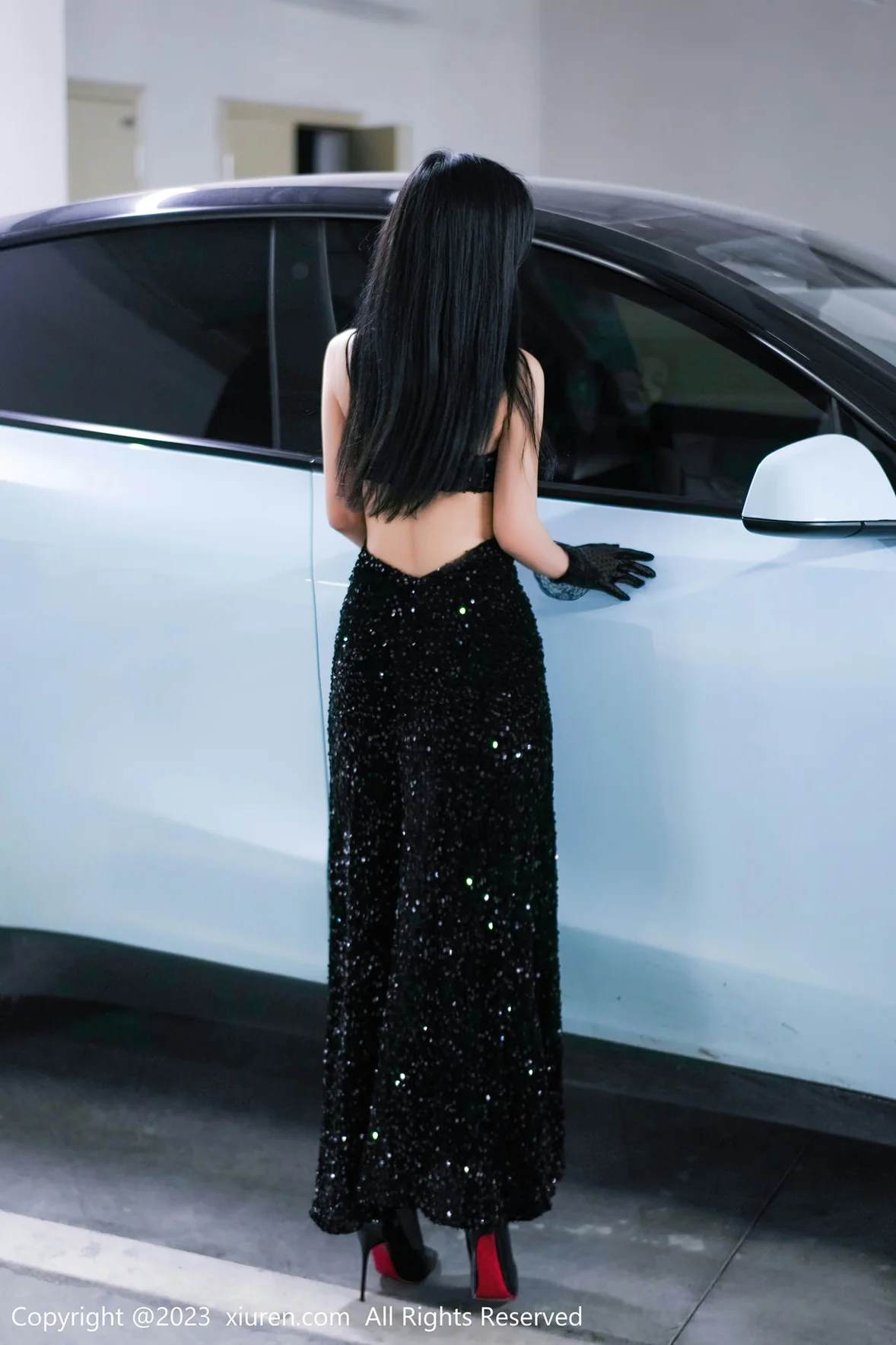 XiuRen 秀人 No.6881 laura阿姣 停车场尾随主题性感写真 [70P]-66COS