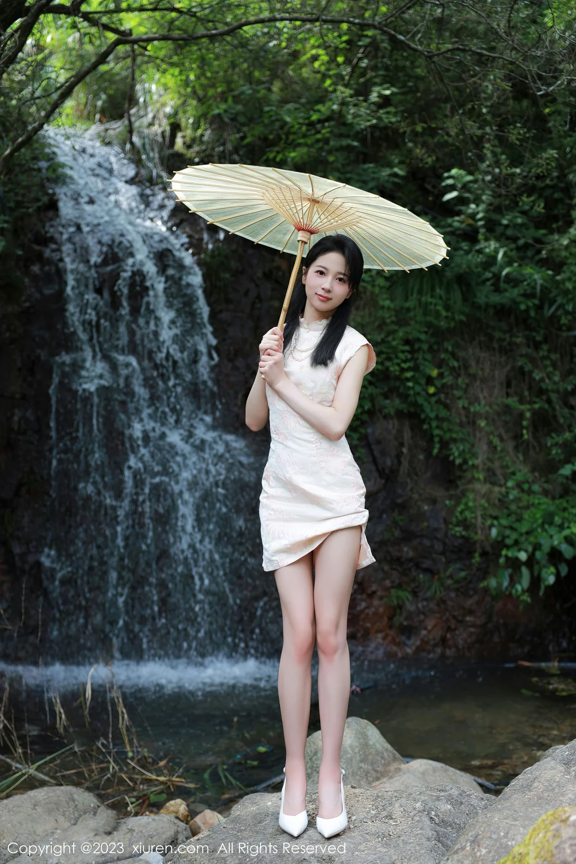 XiuRen 秀人 No.7234 糖豆sisi 户外溪边白色旗袍服饰 [61P]-66COS