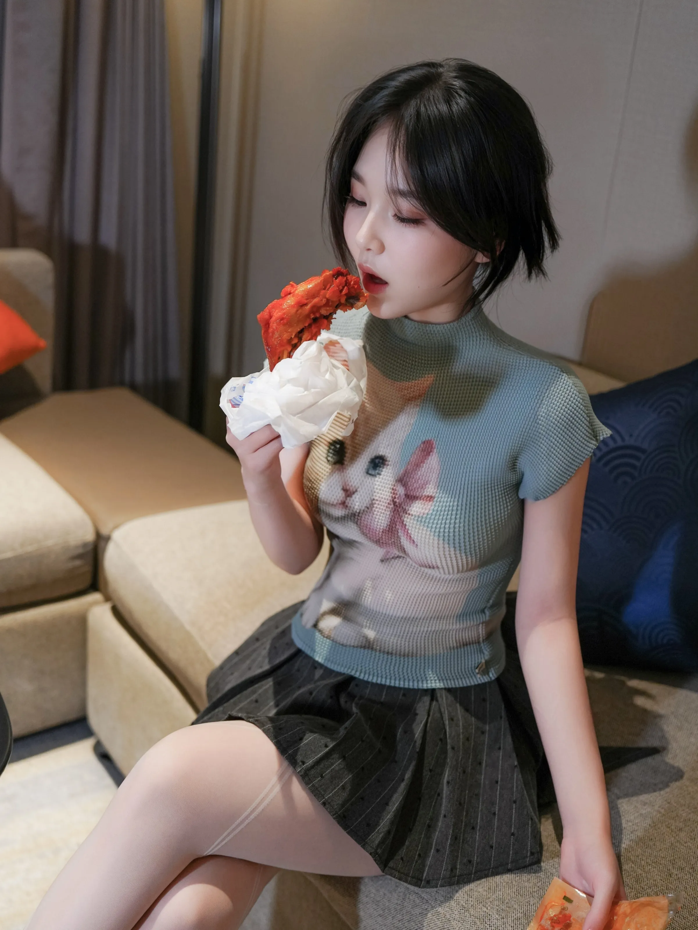 XiuRen 内购版 No.10830 汁汁 爱吃鸡腿的姑娘 [77P]-66COS
