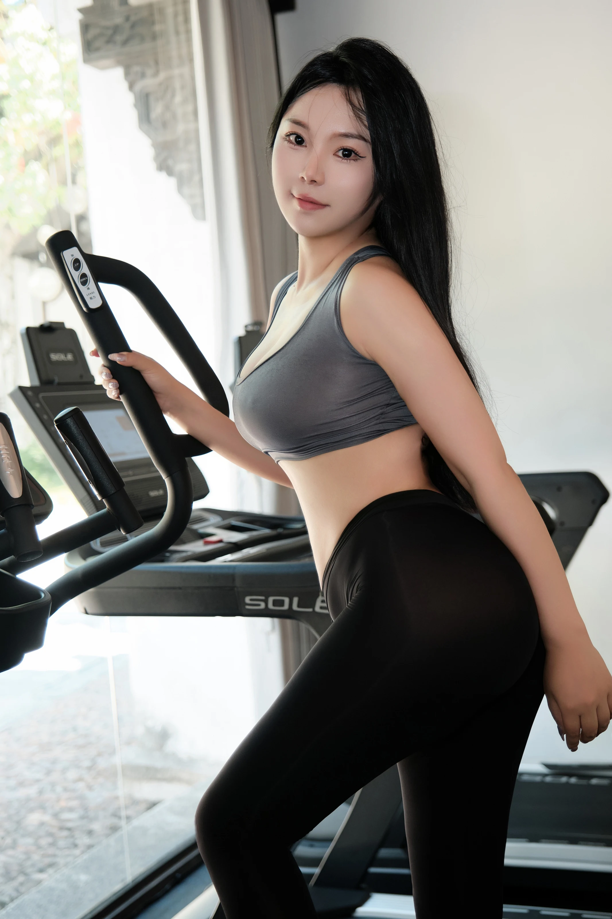 XiuRen 内购版 No.9540 麦田 健身房 [82P]-66COS