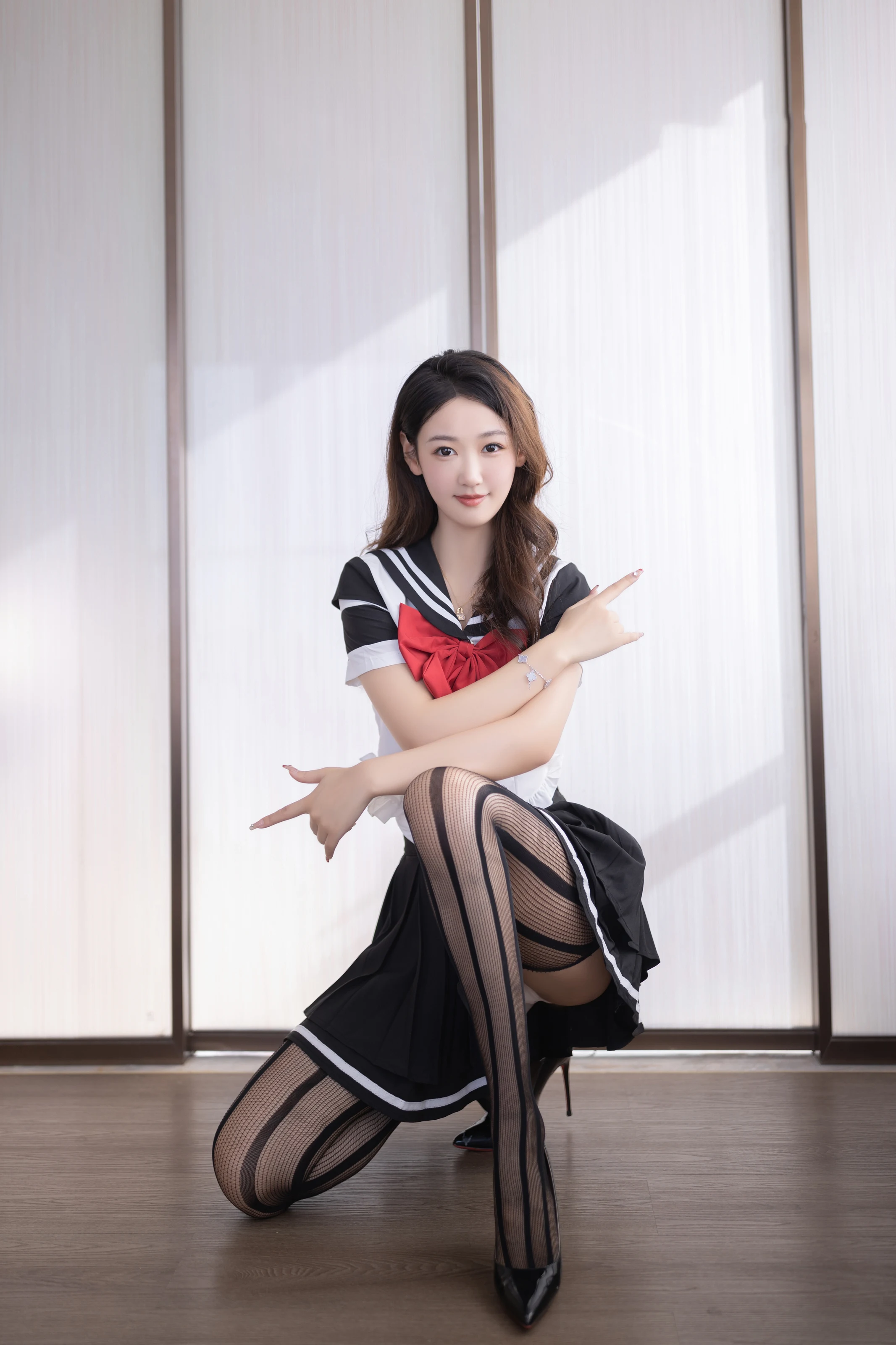XiuRen 内购版 No.8287 唐安琪 性感黑色短裙写真 [89P]-66COS