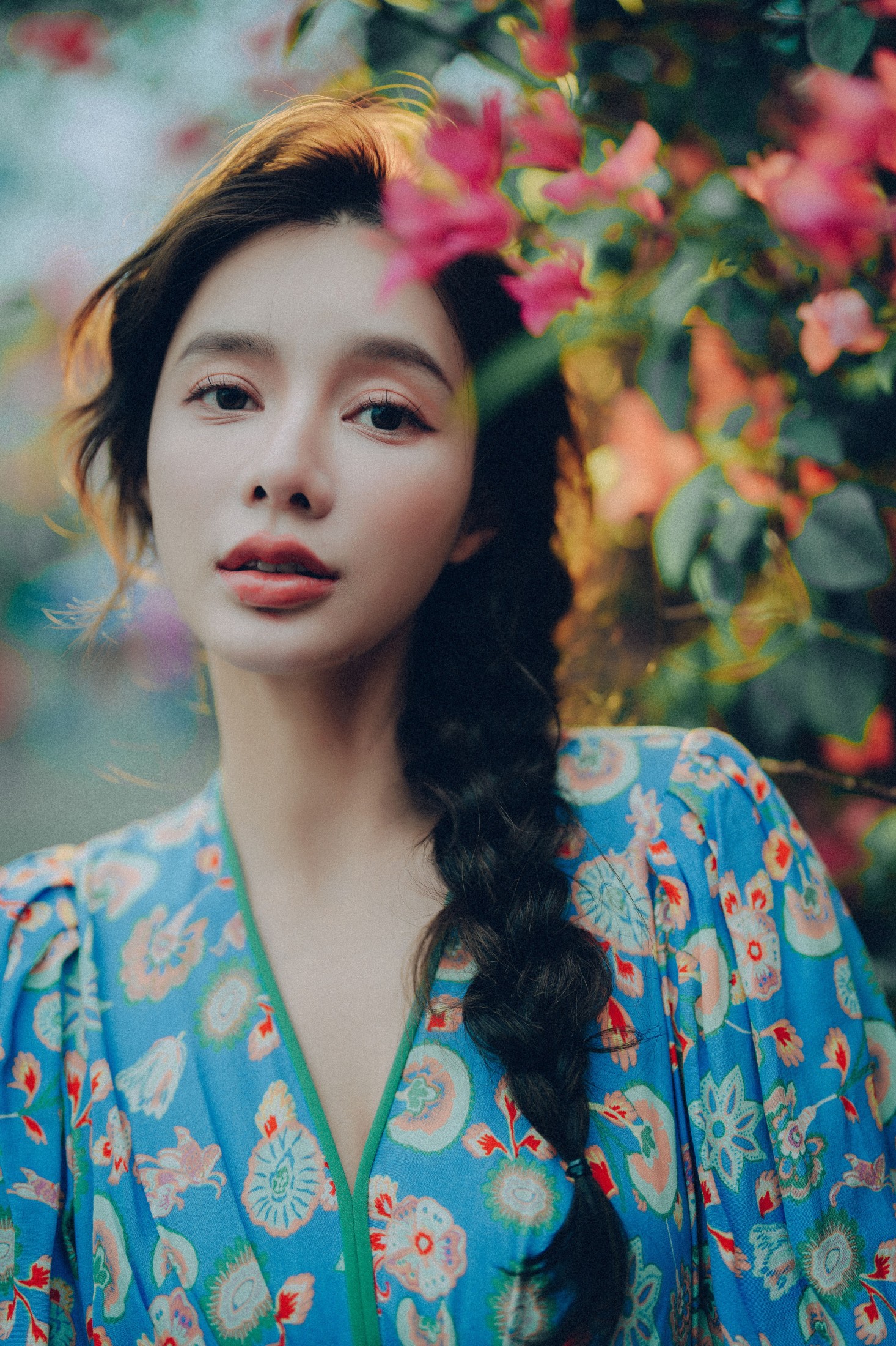 姝雯同学 – 《发光的发丝，三角梅瀑布下的女神》[55P] 插图5