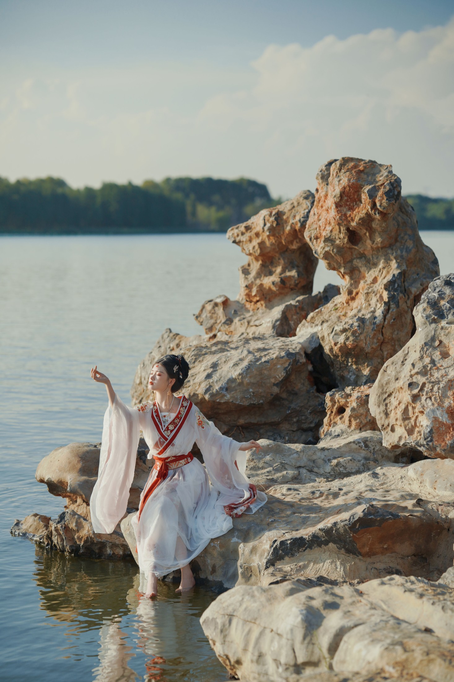 悦璃 – 《总有人间一两风》[24P] 插图3