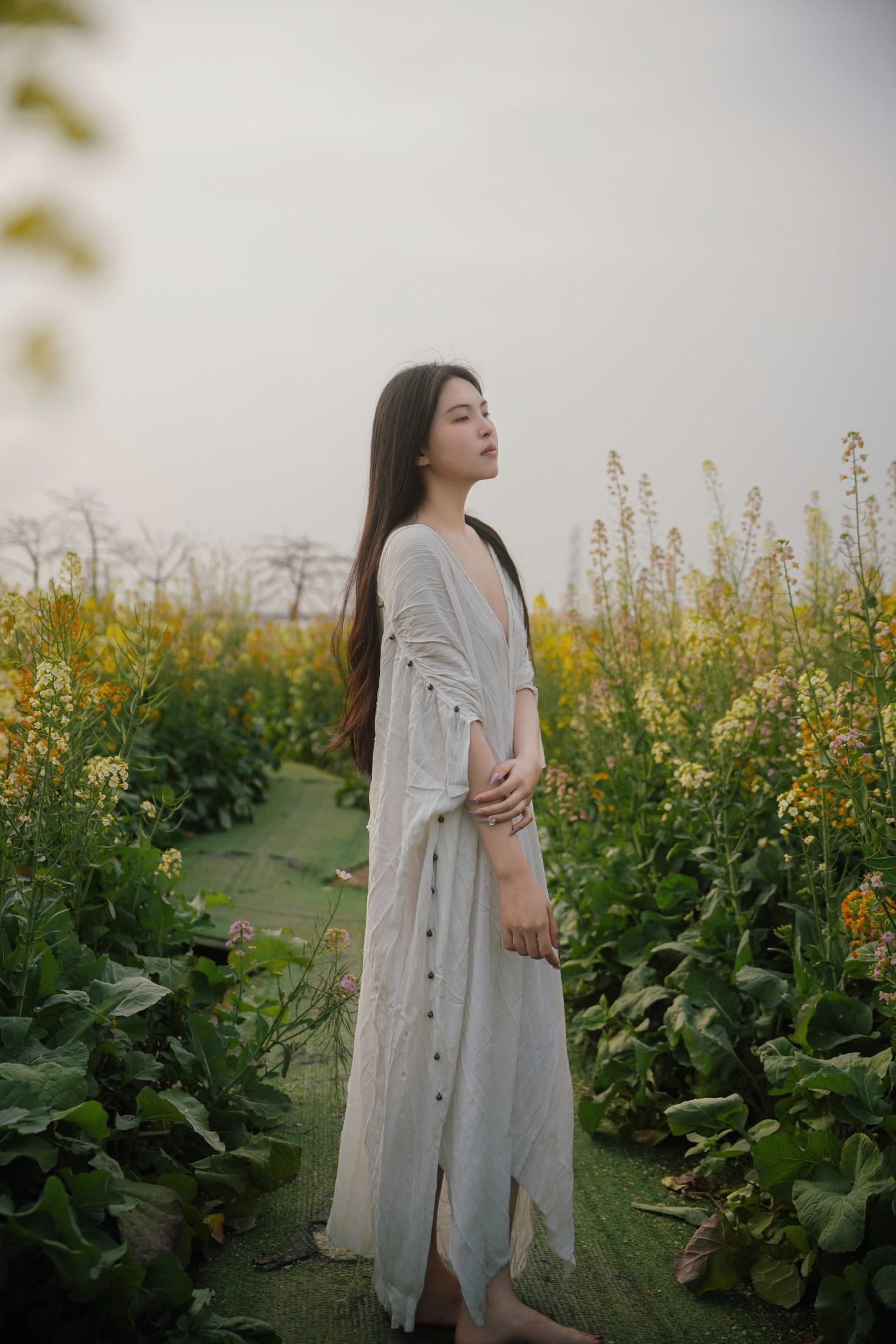 依依 – 《花海秘语，少女的绿野绮梦》[27P] 插图4