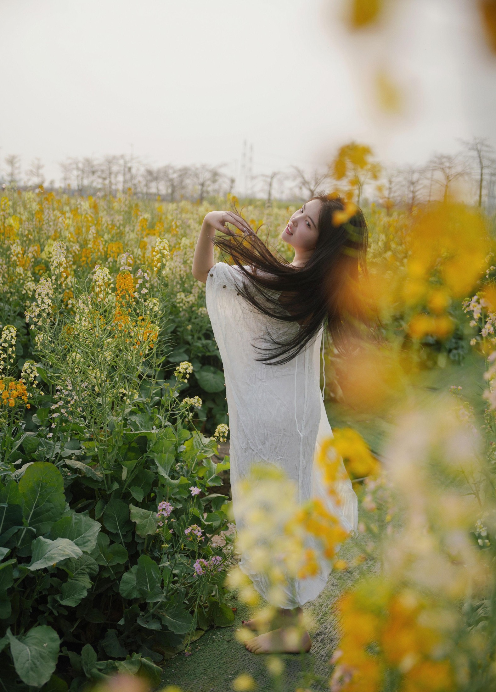 依依 – 《花海秘语，少女的绿野绮梦》[27P] 插图2