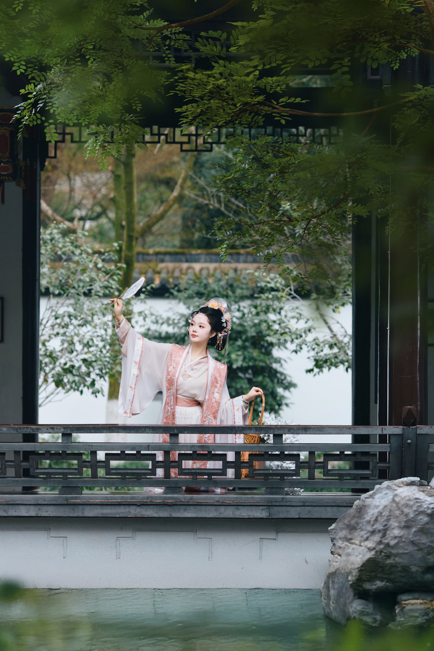 焦糖马奇朵 – 《珠光点染三白妆，墨云深处见芳华》[15P] 插图4