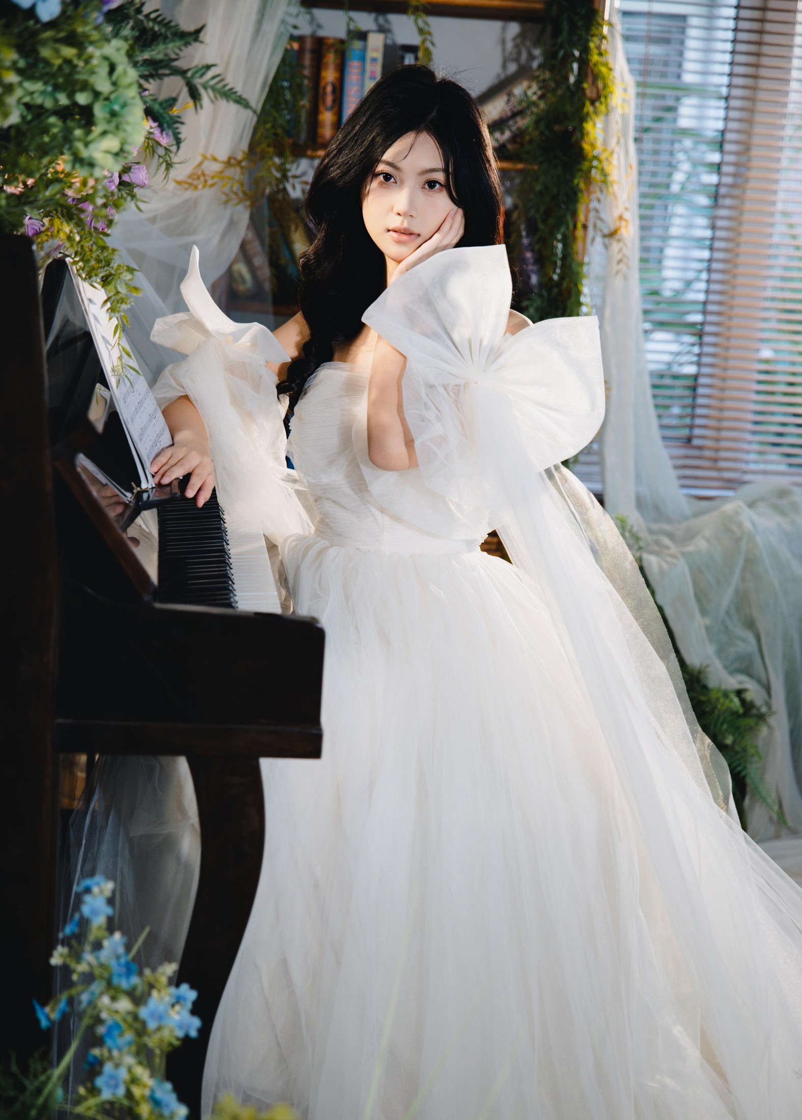 单单 – 《弹奏钢琴的少女》[13P] 插图2