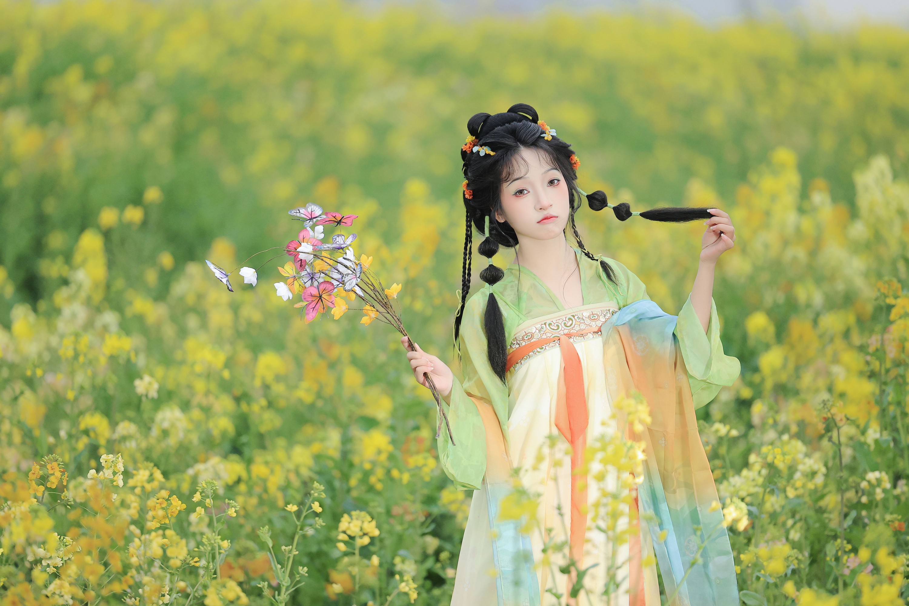 君尹兰 – 《春日之约》[18P]-66COS