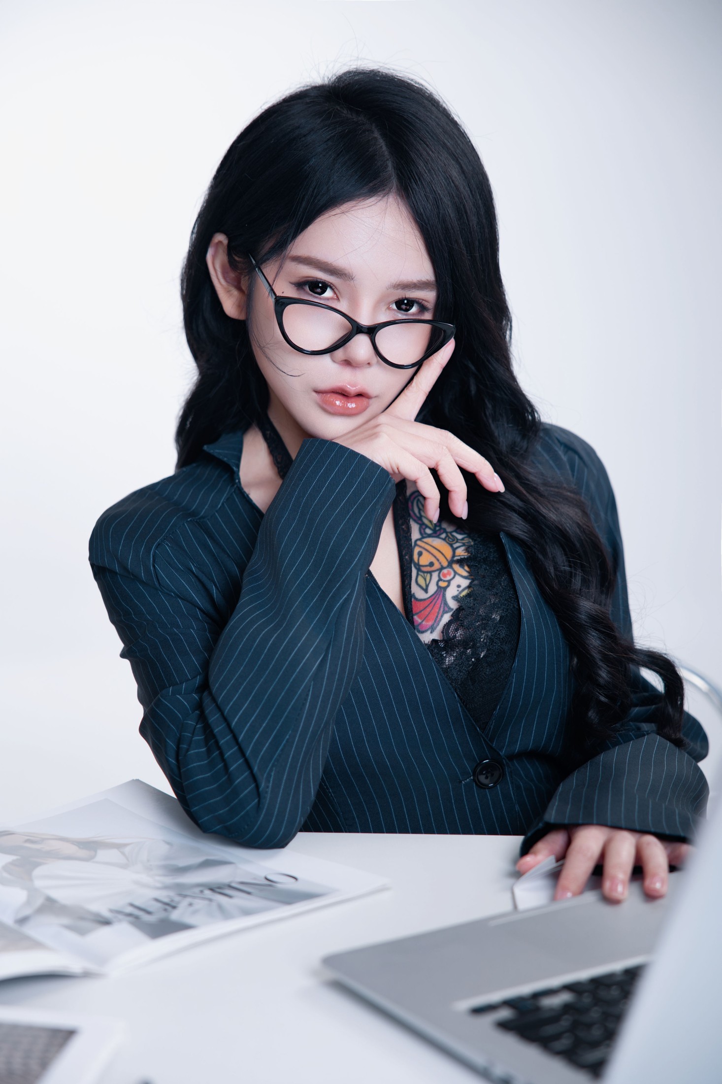 AMY – 《办公室海妖女郎》[14P]-66COS